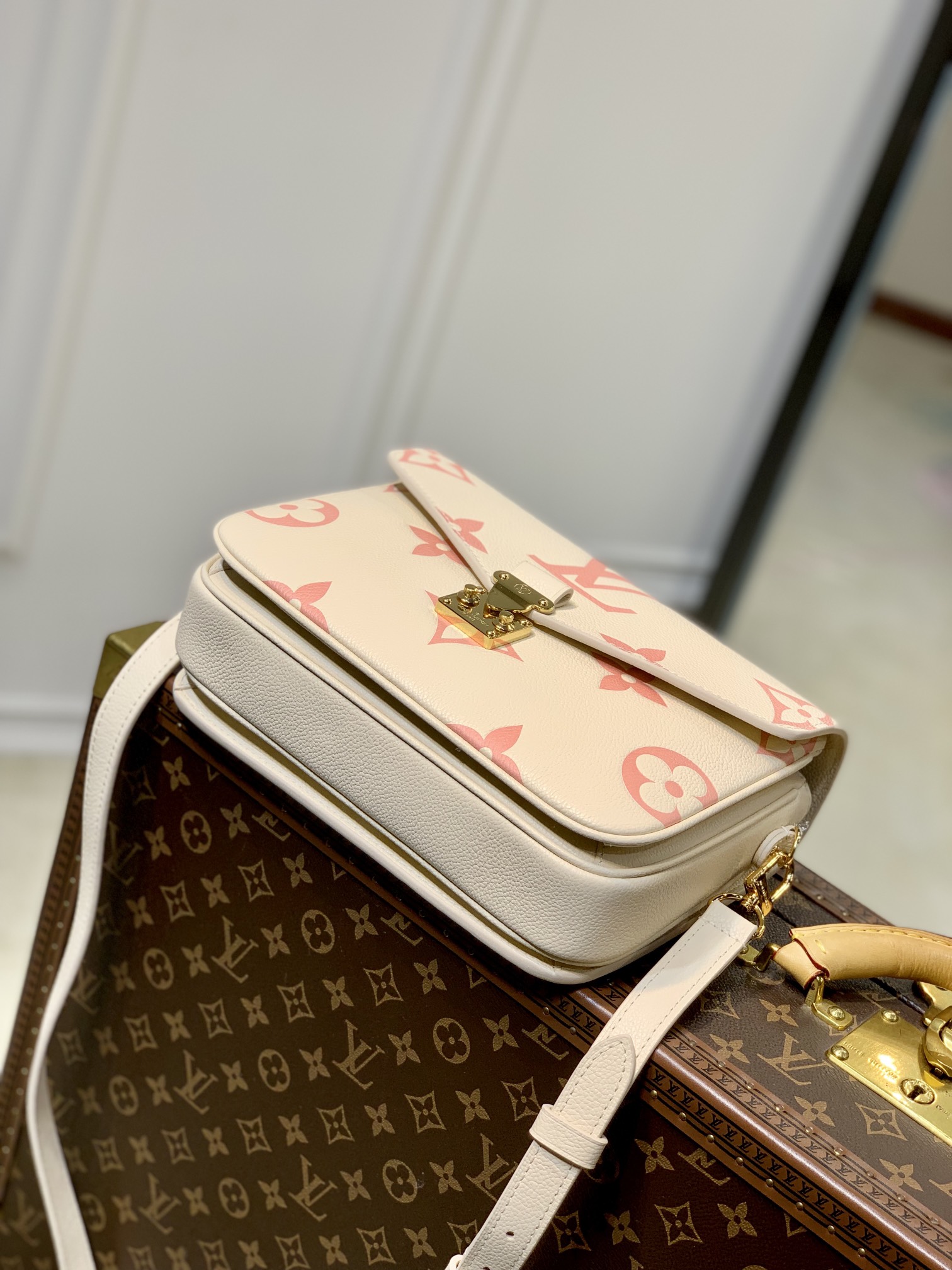 Louis Vuitton Pochette Metis M455731:1High-quality replica