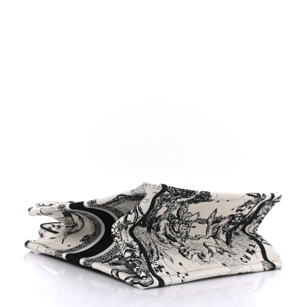 Superfake Dior Zodiac Tote – Your Perfect Handbag Upgrade1:1High-quality replica