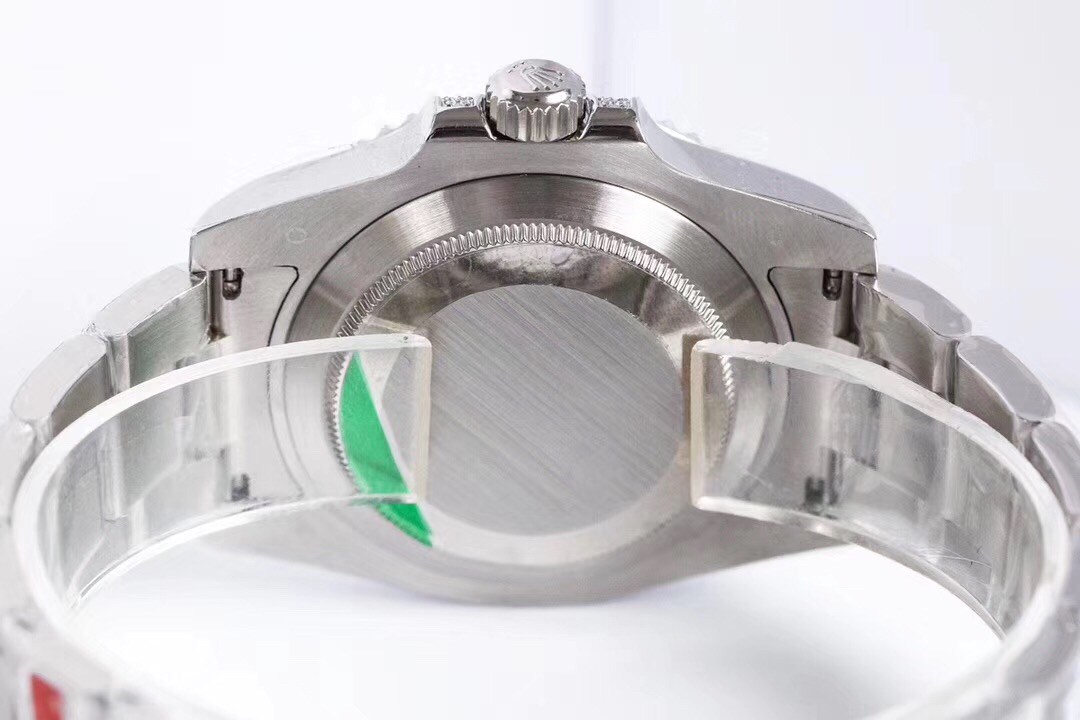 Rolex Submariner Customized with Diamonds - Green Diamonds - 40MM(1:1 replica) - Elite Watch Atelier