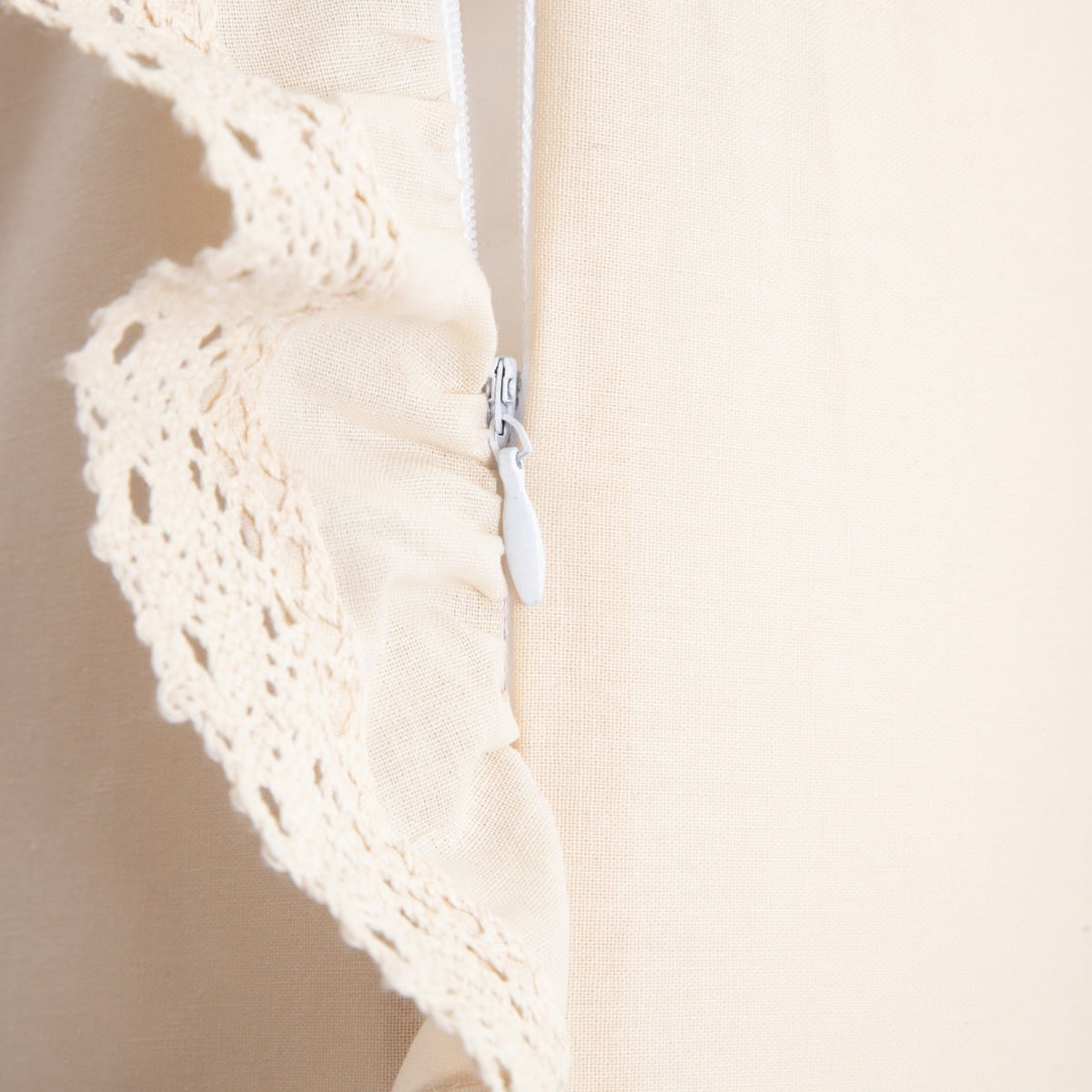 Pościel MOISES bawełniana beżowa z koronką 220x200 + 2*70x80 cm