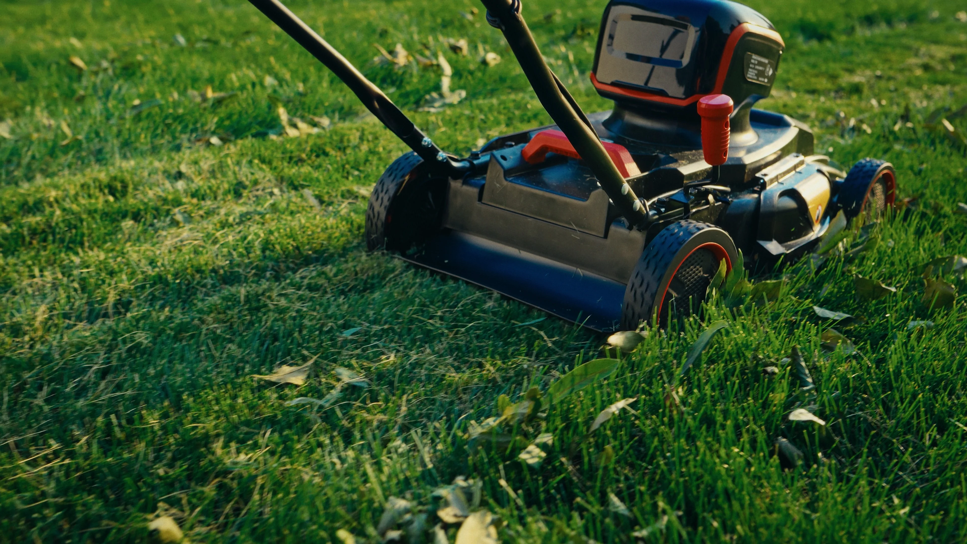Hyper Tough 2x20 Volts Max 18-inch Brushless Side-discharge Mower, HY5601050516001 - Image 10