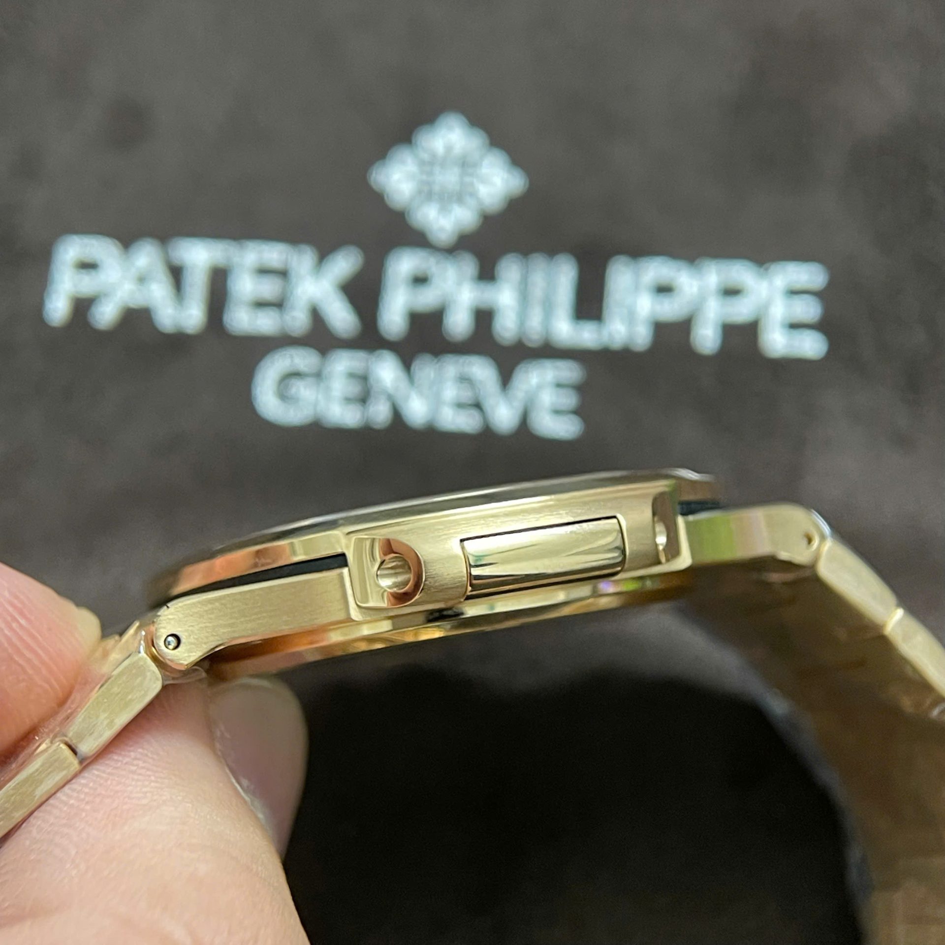 Patek Philippe Nautilus 5723 Replica Watches Custom Solid Rose Gold 18K And Diamonds Natural 40mm - Top club