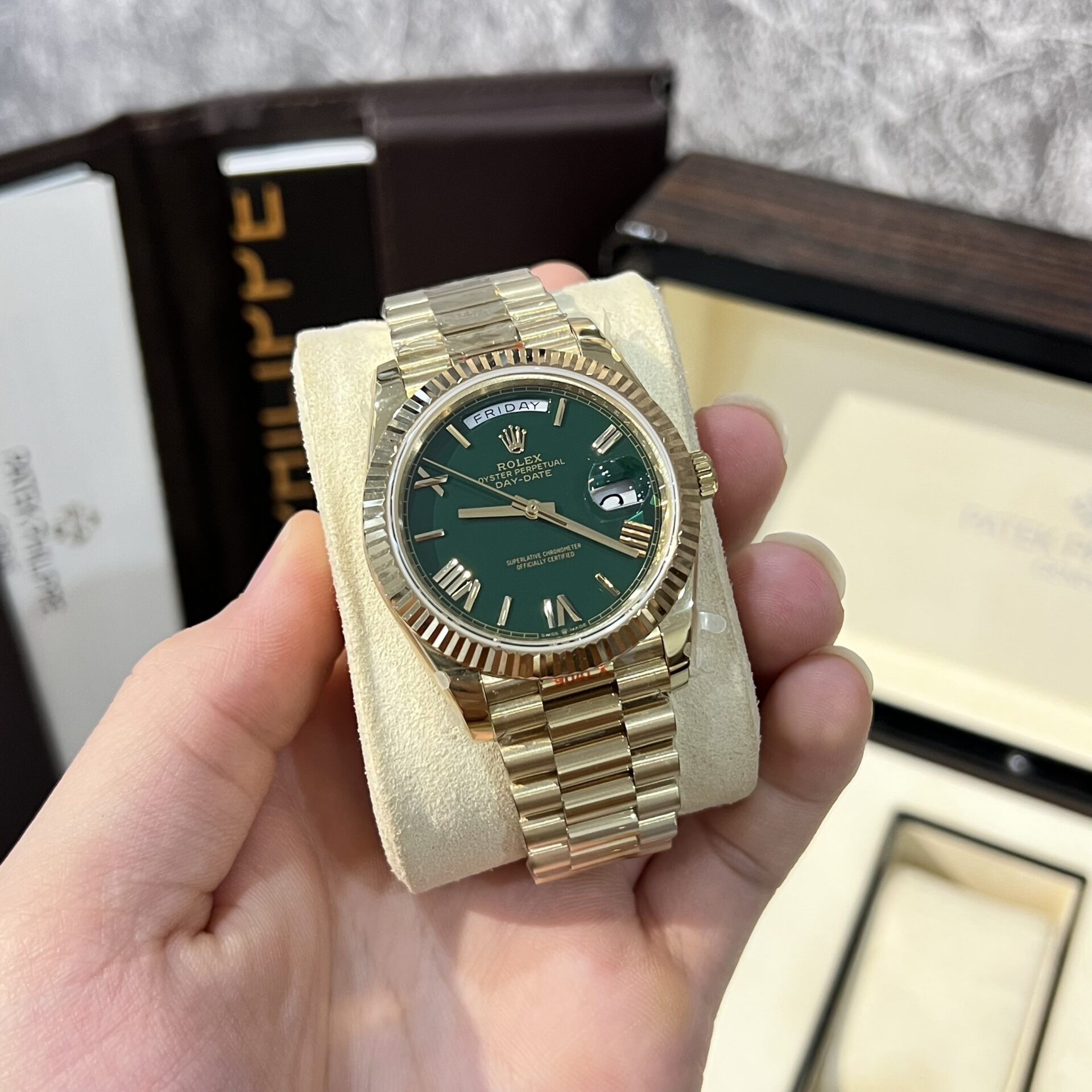 Rolex Day-Date 228238 Replica Watch Green Dial Refined 166gr GM V2 40mm - Elite Watch Atelier