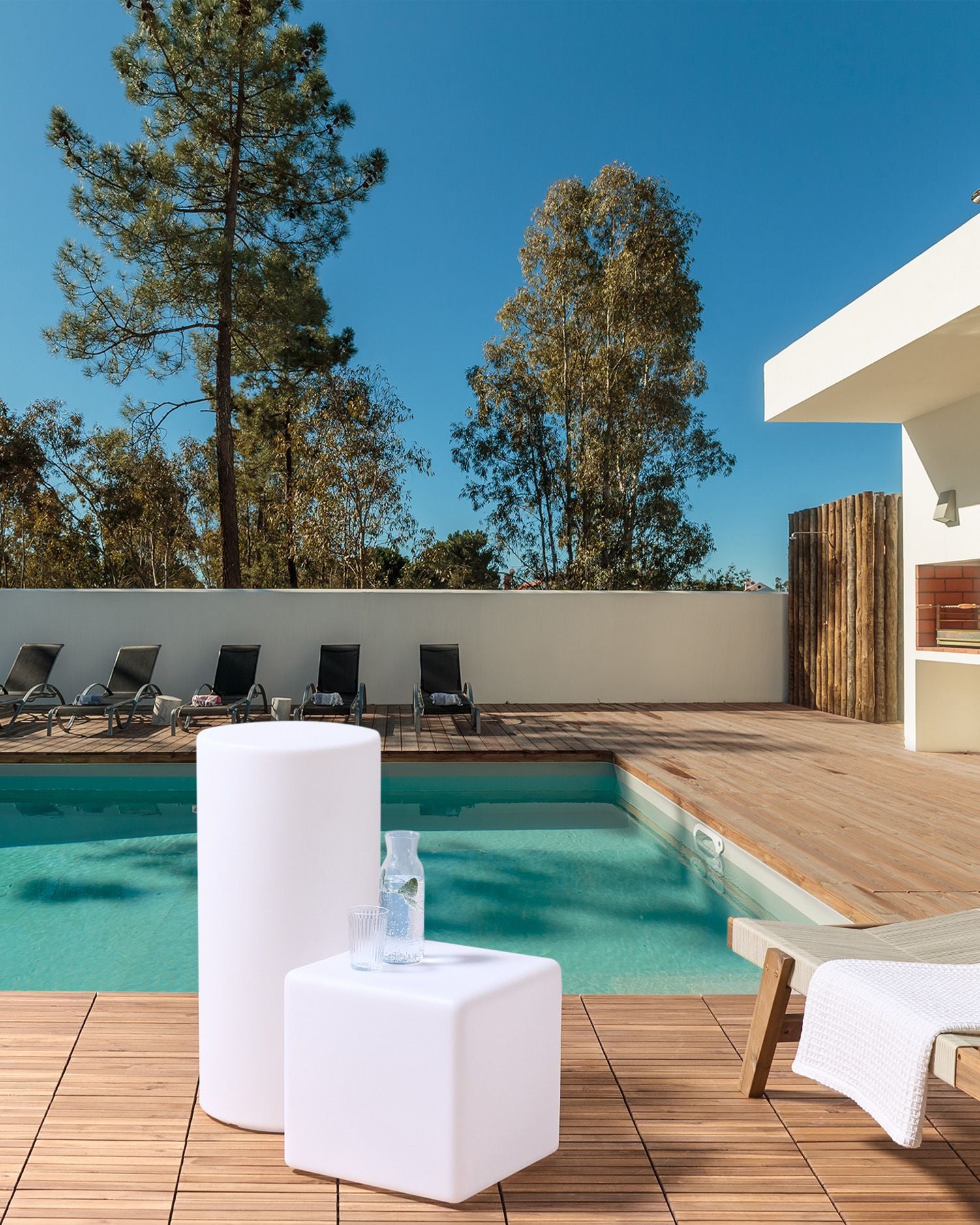 Outdoor LED Floor Lamp LAGARTO with Remote White