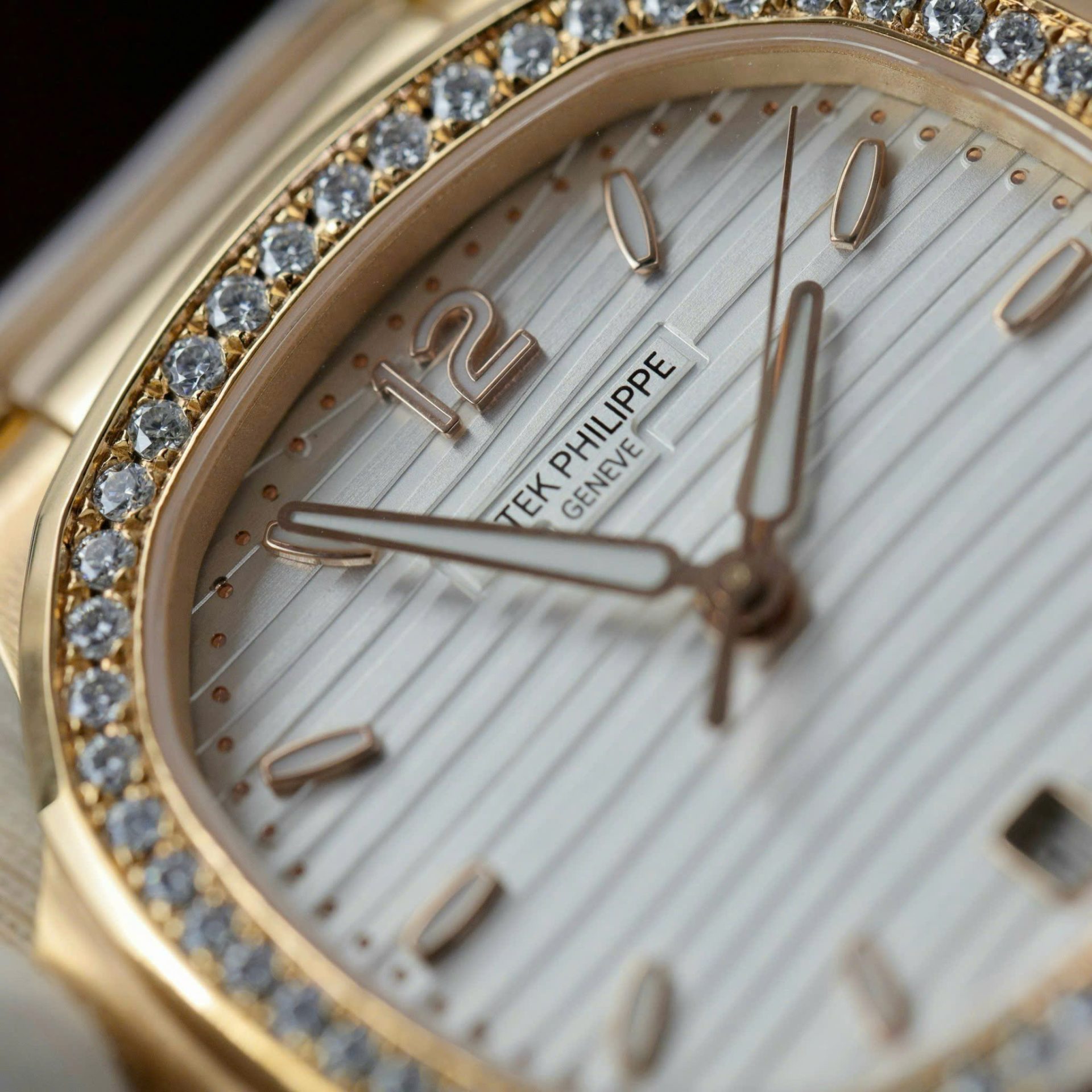 Patek Philippe Women White Dial Copies Watches Nautilus 7118 Gold Wrapped + Moissanite Diamonds 3K Factory 35.2mm - Top club