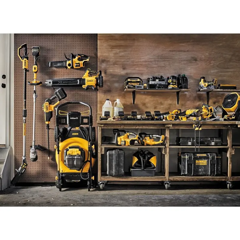 DEWALT 20V MAX 8 in Pole Saw Bare Tool - DCPS620B - Image 4 DEWALT 20V MAX 8 in Pole Saw Bare Tool - DCPS620B - Image 4