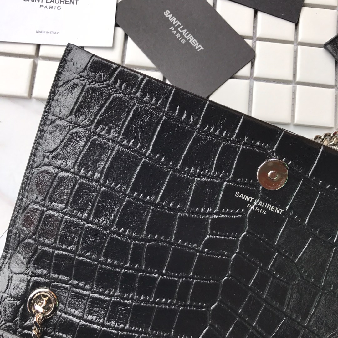 MONOGRAM CHAIN WALLET IN CROCODILE EMBOSSED SHINY LEATHER1:1High-quality replica