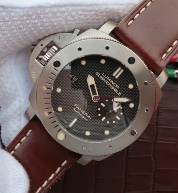 Replica Panerai JF Luminor Submersible PAM569 Titanium - Elite Watch Atelier