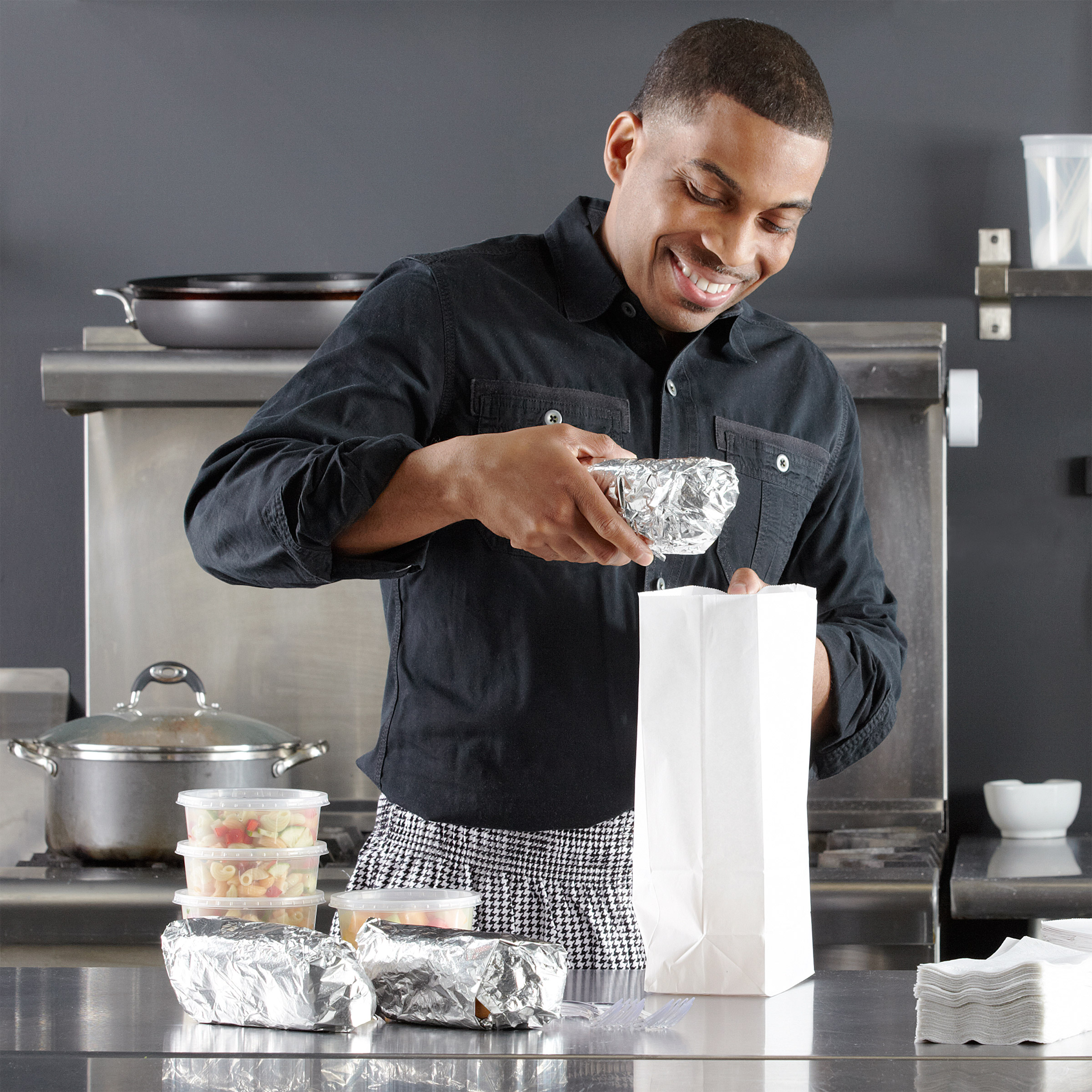 Kirkland Signature Reynolds Foodservice Foil, 12 in x 1,000 ft - Image 3