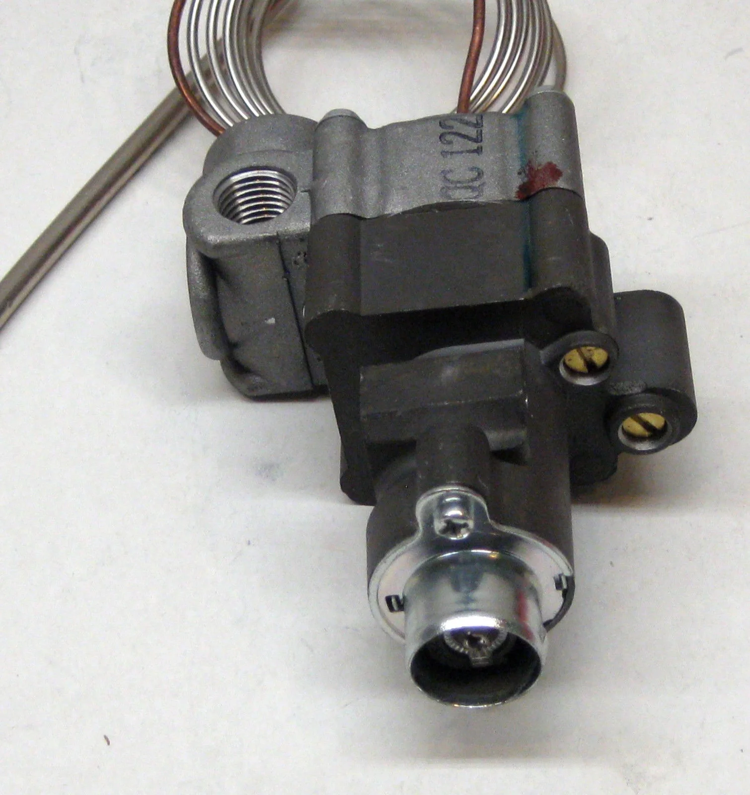 Robertshaw Gas Thermostat, 1/4 in Pipe,250 to 550 F 4350-027