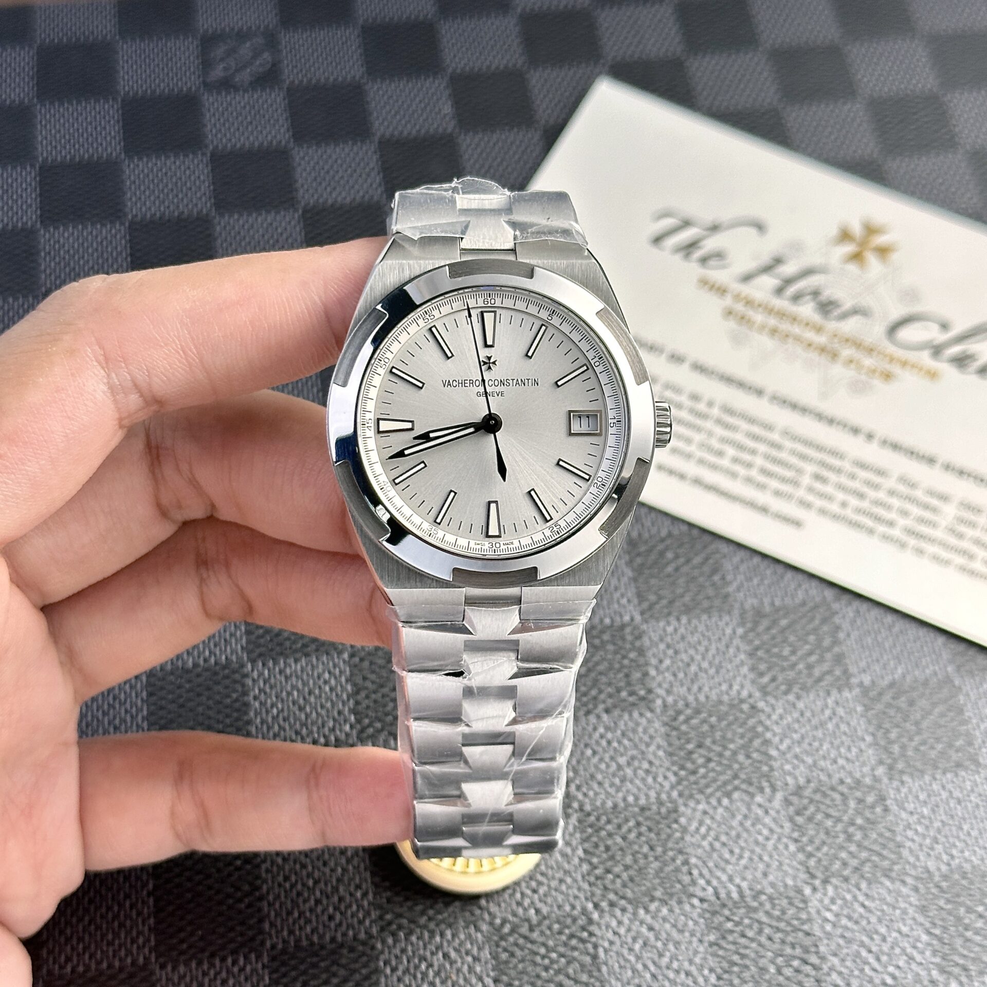 Vacheron Constantin Overseas White Dial Metal Strap Replica 1:1 Watch 41mm - Top club