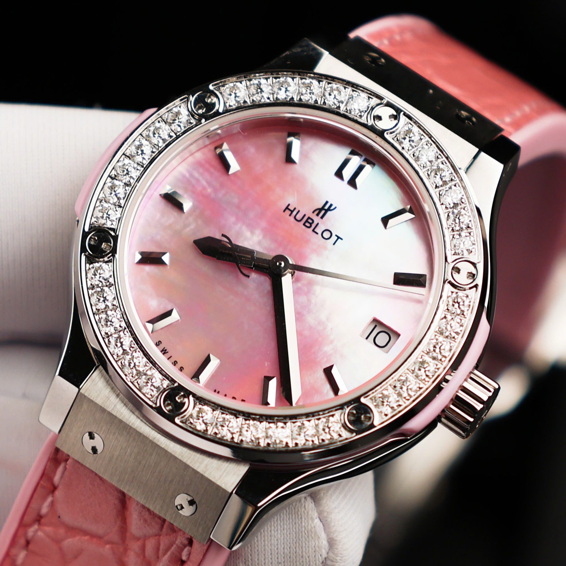 Hublot Classic Fusion Replica Watches Dial Mother Of Pearl Pink + Moissanite Diamonds 33mm - Top club