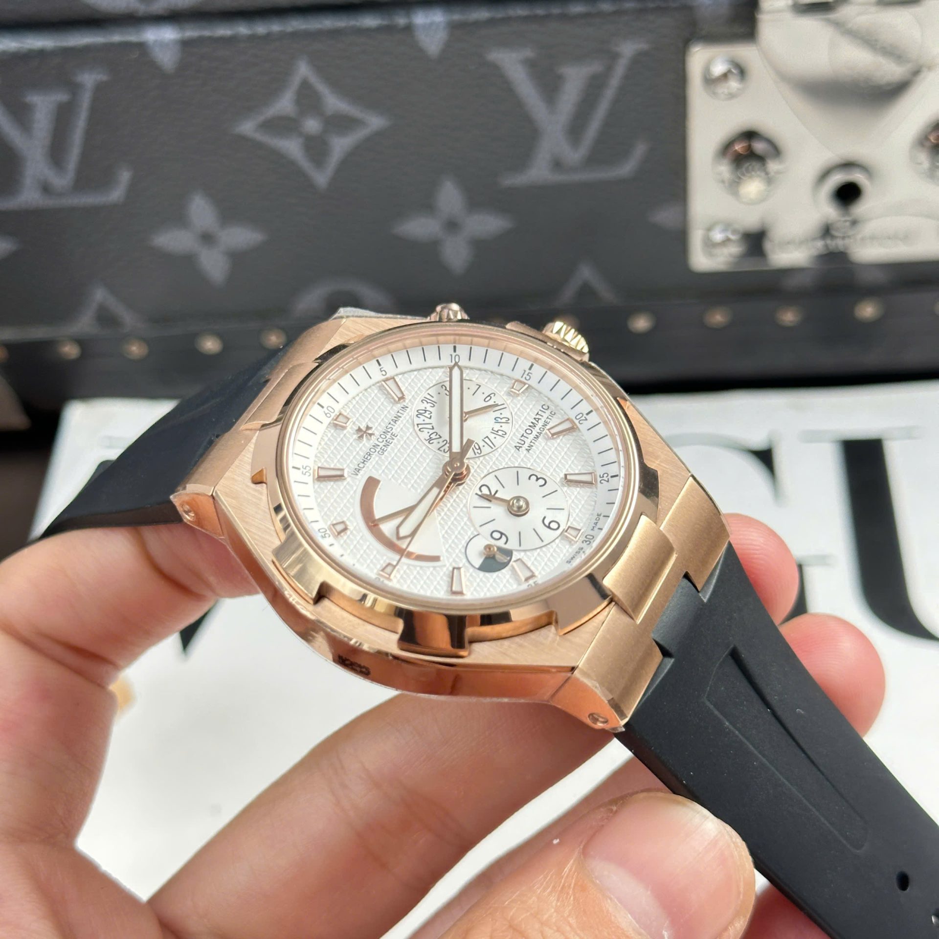 Vacheron Constantin Replica Watch Overseas Dual Time 47450 White Dial Rubber Strap 9F 42mm - Top club