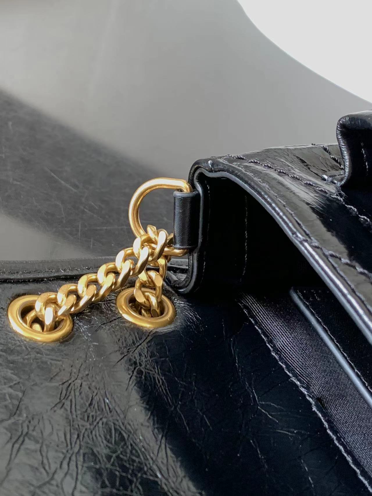 NIKI MEDIUM CHAIN BAG IN CRINKLED VINTAGE LEATHER1:1High-quality replica