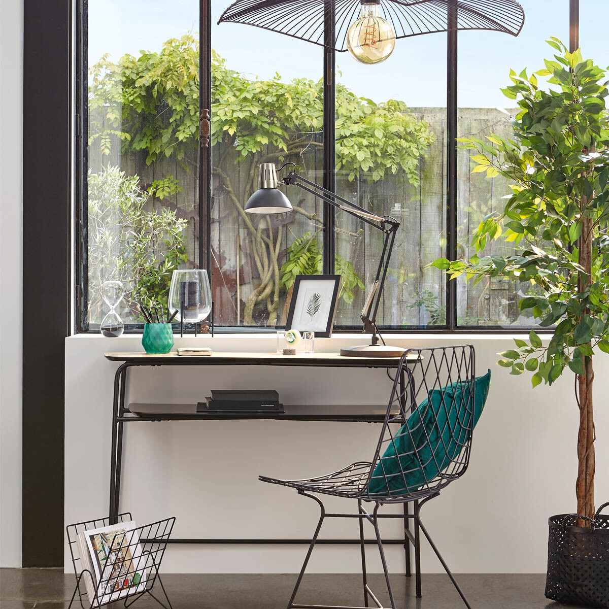 Magazine holder "Life" Black metal, 35.5x31.5 cm