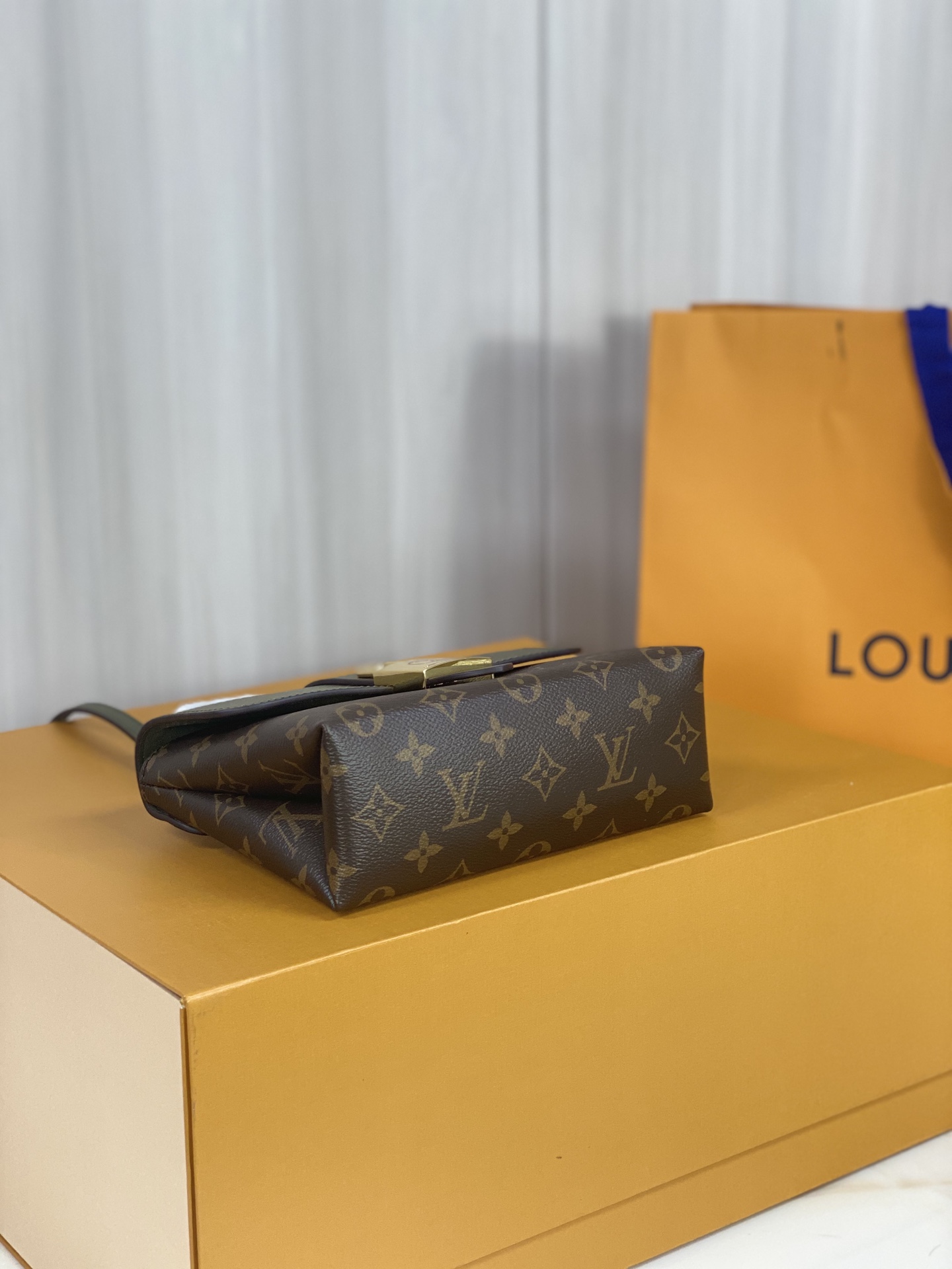 Louis Vuitton Locky BB M447971:1High-quality replica