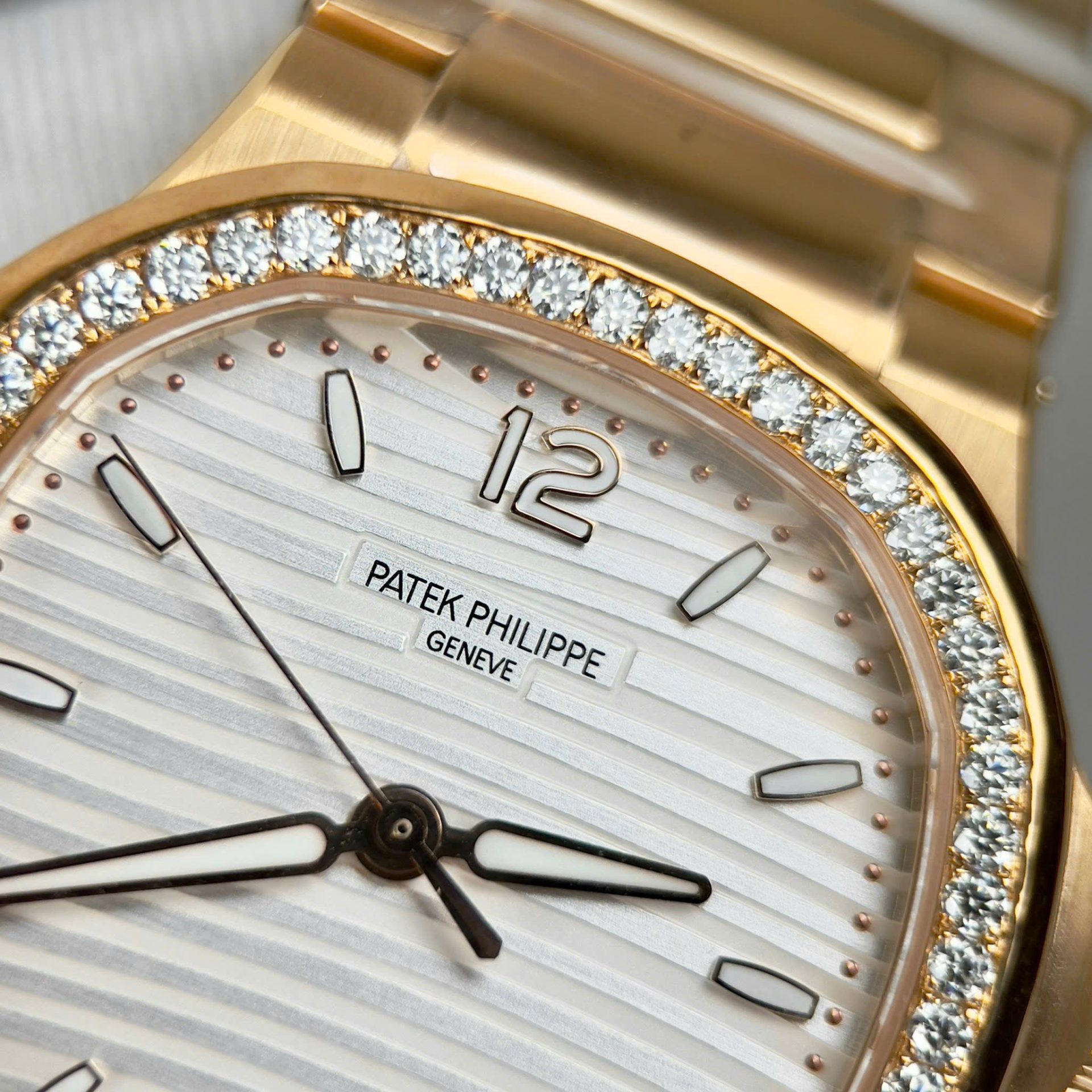 Patek Philippe Nautilus 7118 Best Replica Watches White Dial Bezel Moissanite Diamonds 35.2mm - Top club