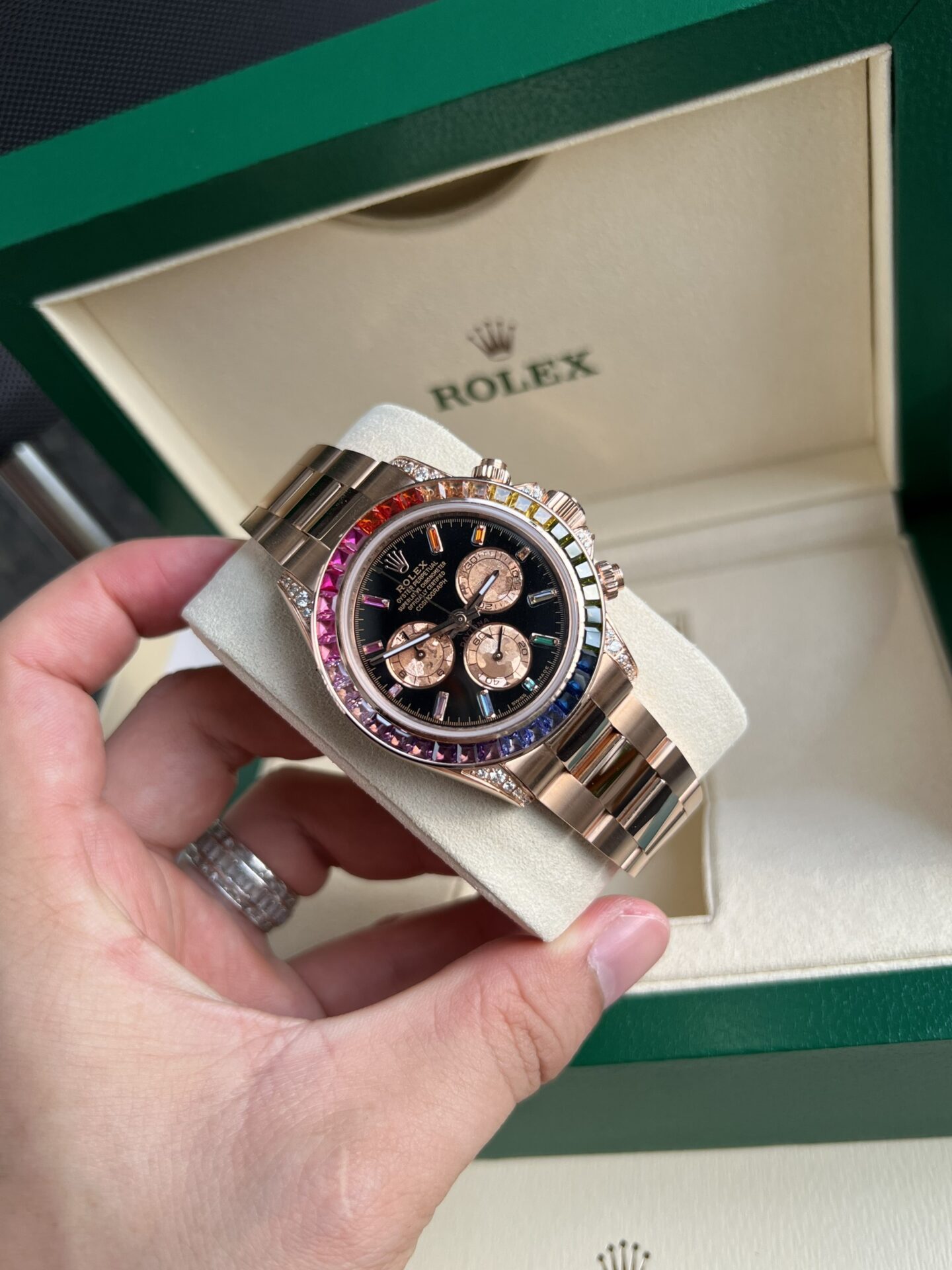 Rolex Daytona Rainbow Replica Watch Gold Wrapped Moissanite TW 40mm - Elite Watch Atelier