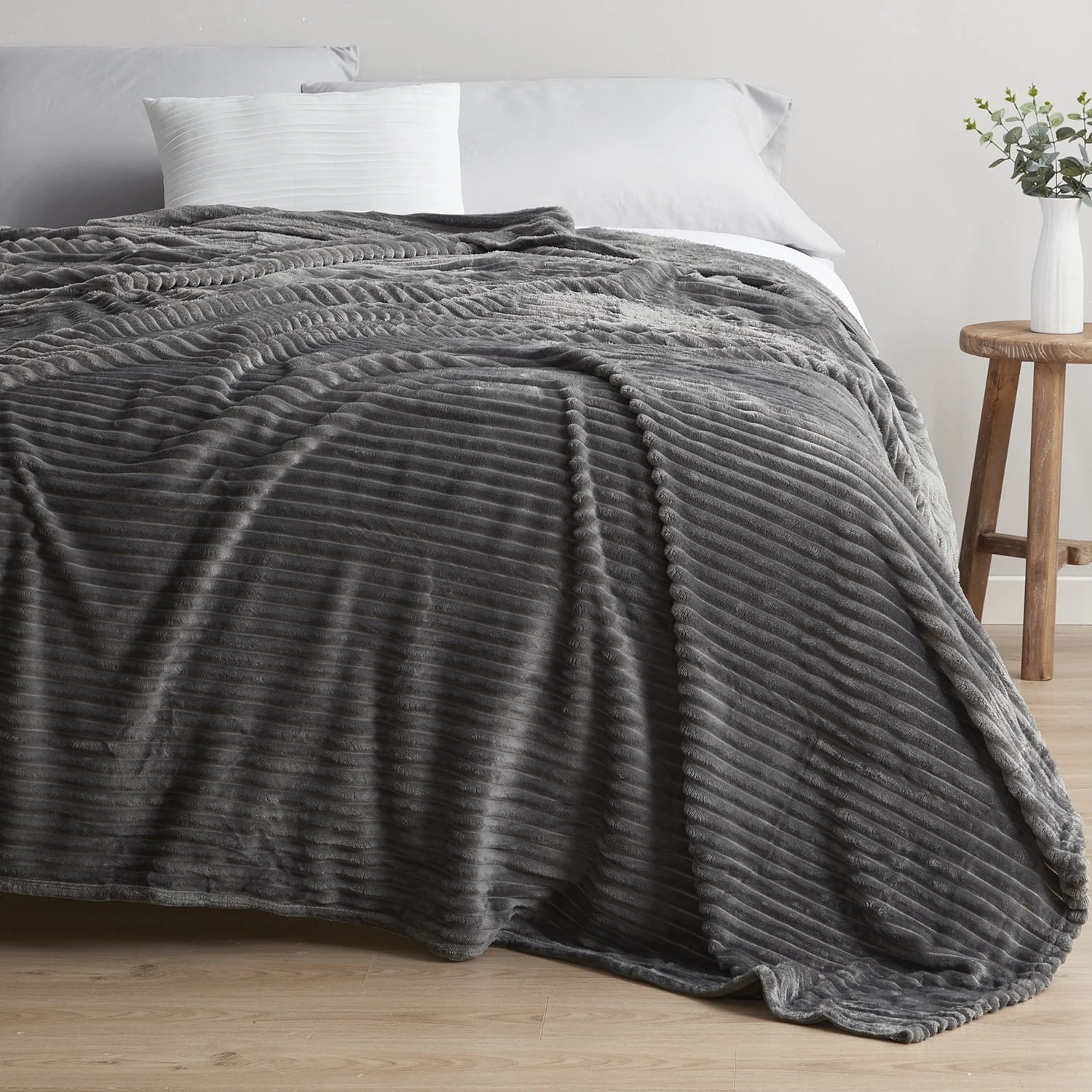 Nestl Cut Plush Fleece Bed Blanket - Super Soft Lightweight Fuzzy Luxury Throw Blanket for Sofa Couch Bed, Queen (90
