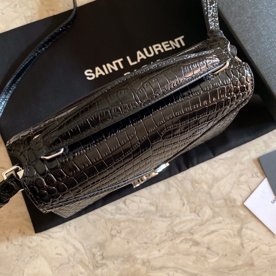 CASSANDRA MONOGRAM CLASP BAG IN MATTE PYTHON1:1High-quality replica