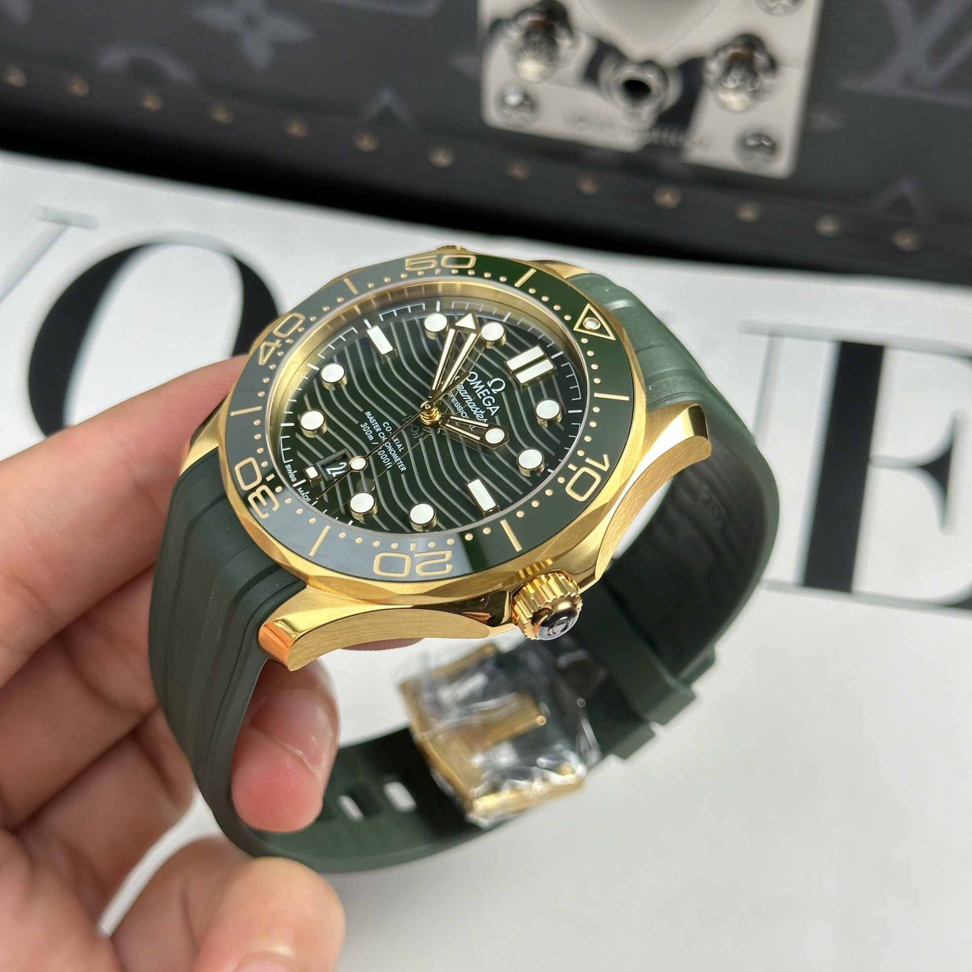 Omega Seamaster Diver 300M Replica Watches Dial Green VS Factory 42mm - Top club
