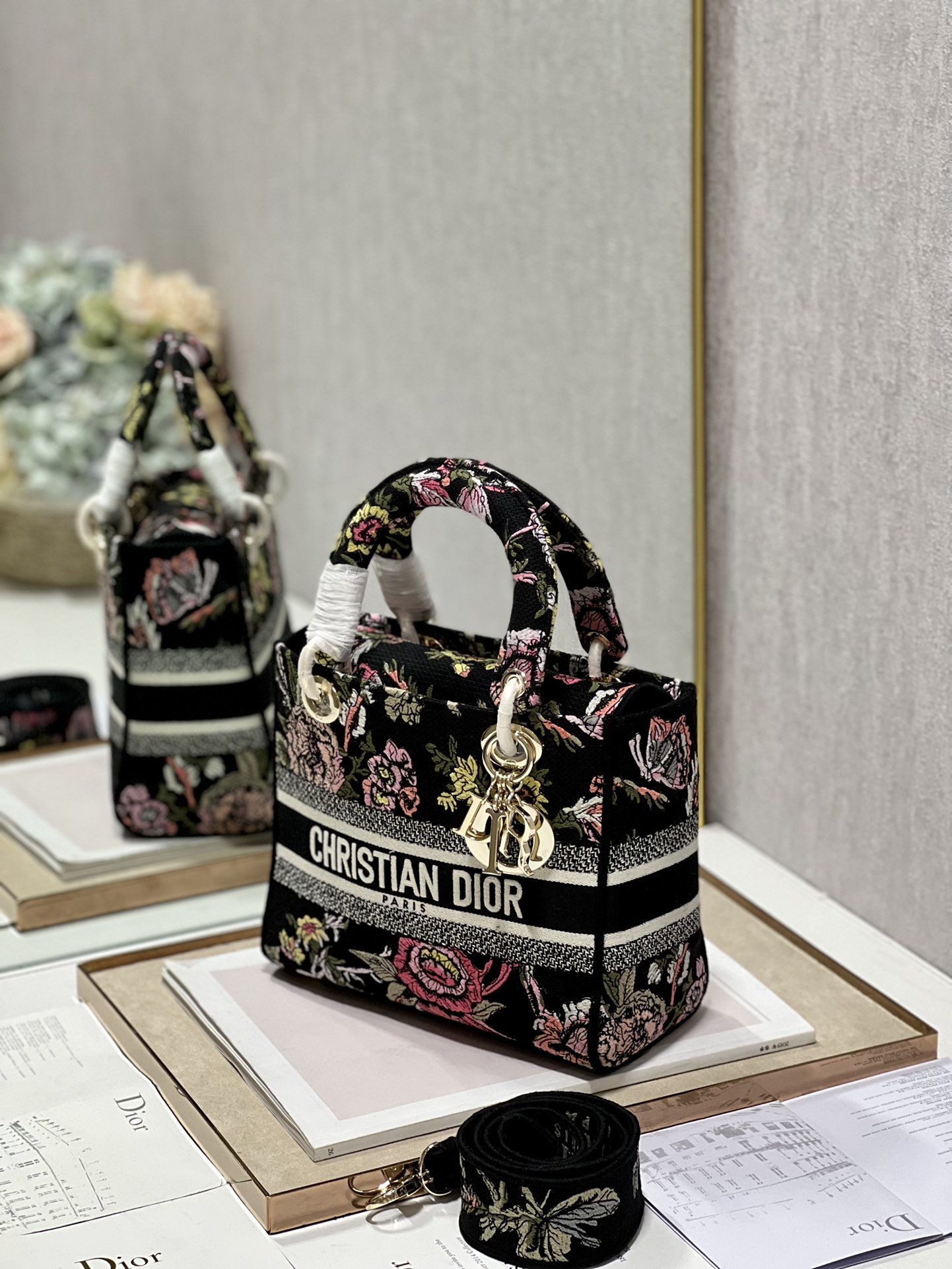 Medium Lady D-Lite Bag Black For Women 9.5in/24cm M0565ORZB_M9111:1High-quality replica