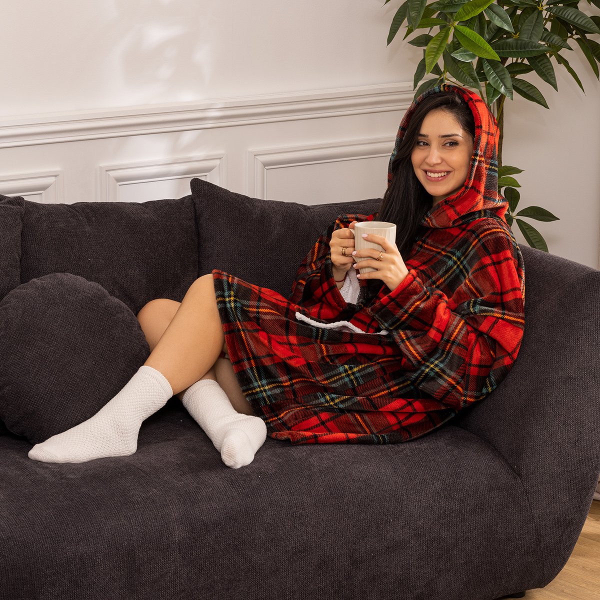 Throw "Hoodie" Red, tartan print, 85x118cm