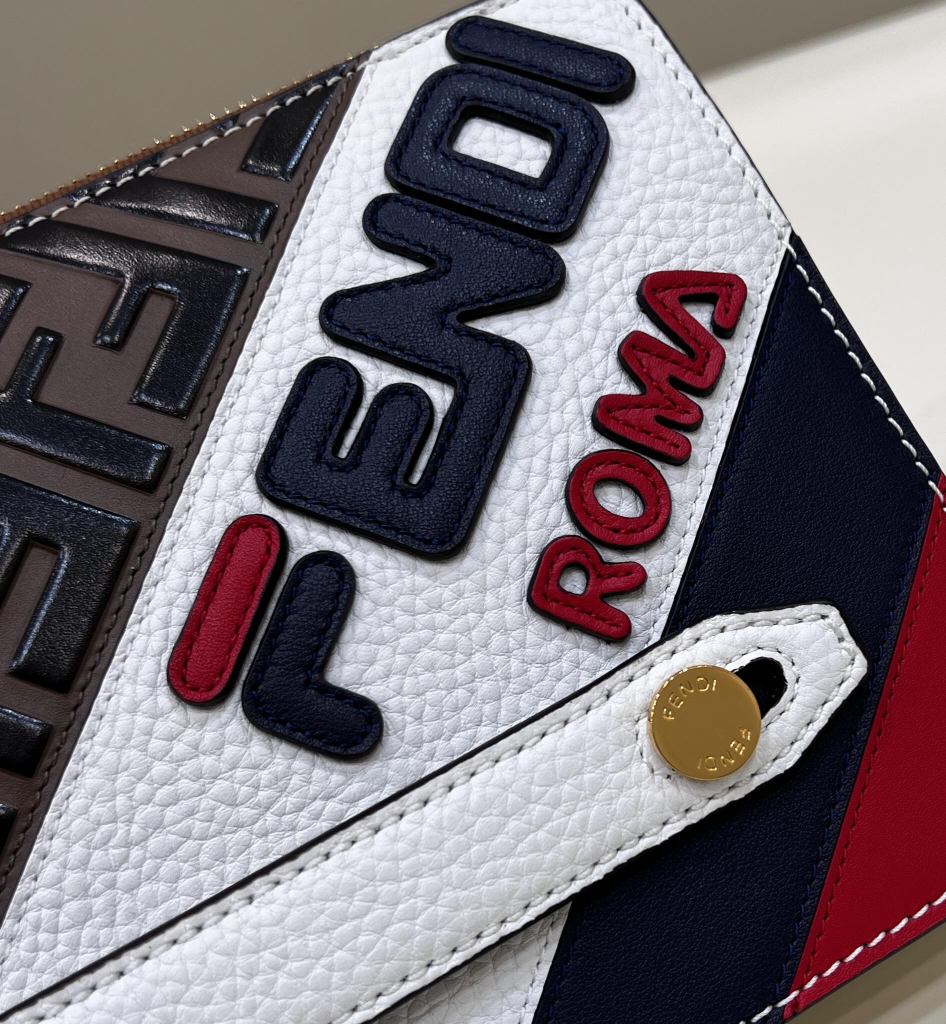 Fendi clutch - Replicaclubs