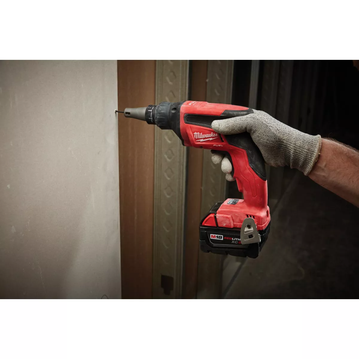 Milwaukee M18 FUEL Brushless Drywall Cordless Screwgun Kit with (2) 5.0 Ah Batteries & Charger