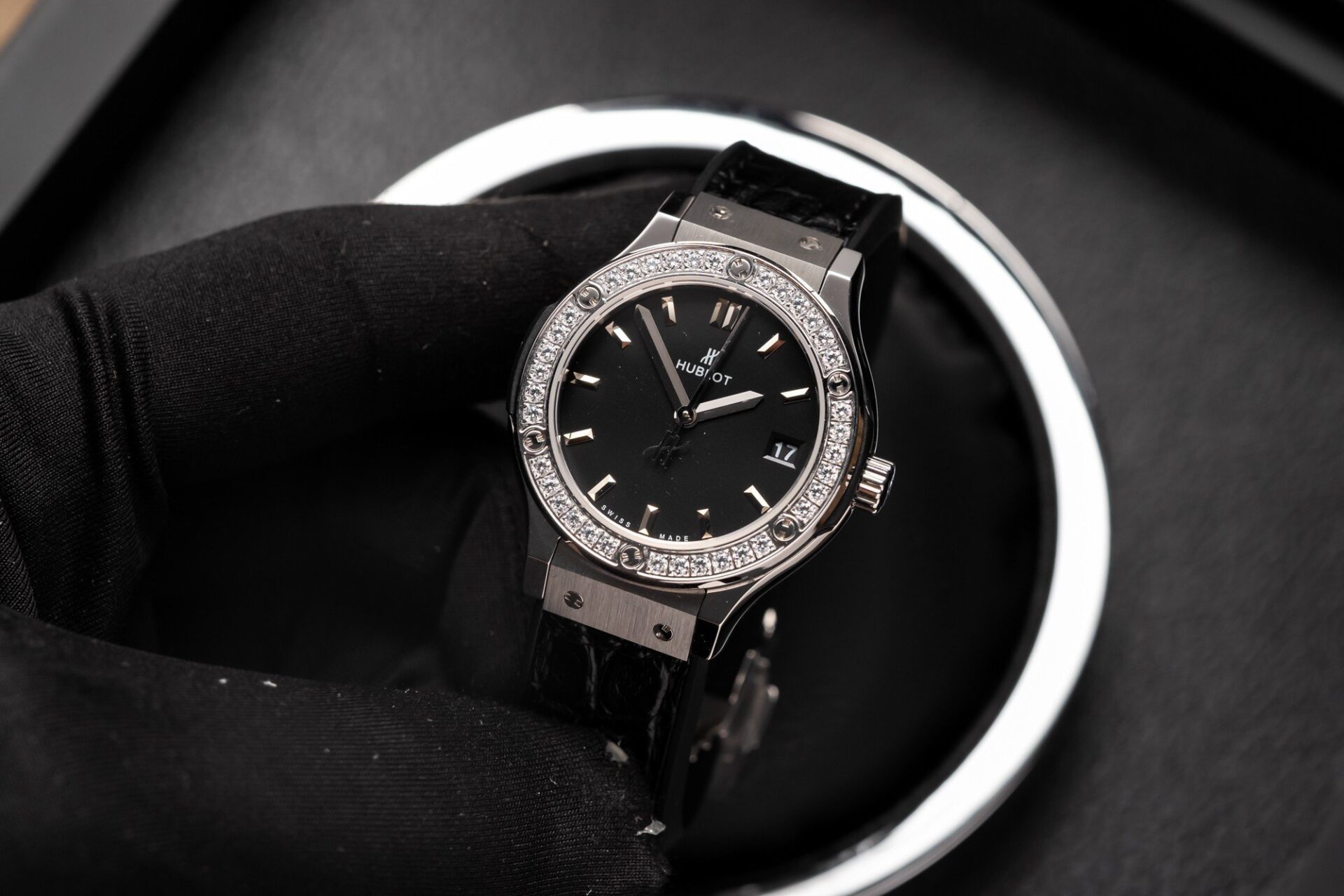 Hublot Replica 1:1 Watch With Diamonds Bezel Black Dial HB Factory 33mm - Elite Watch Atelier