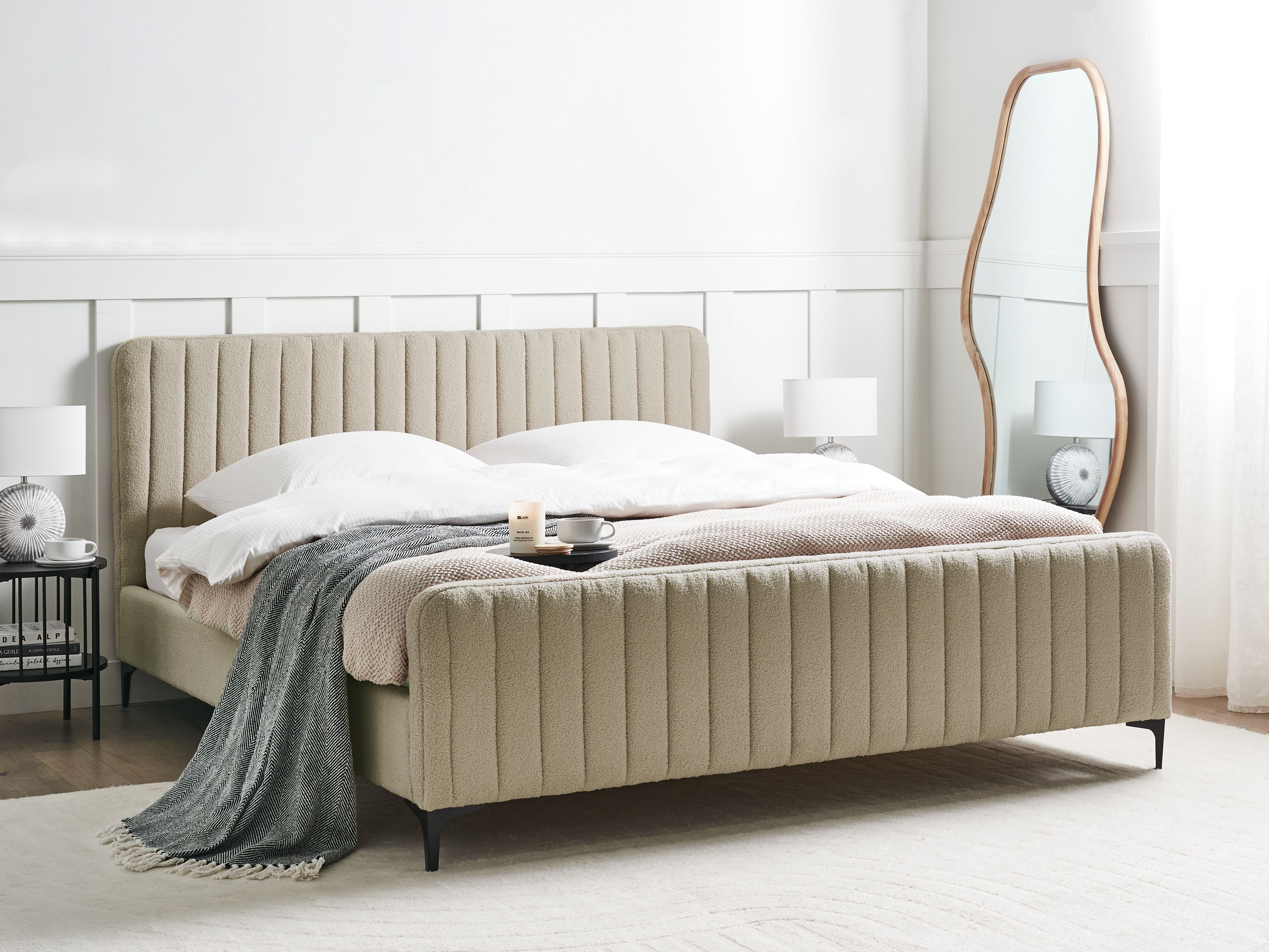 Bed Boucle LUNAN 180 x 200 cm (EU Super King) Beige