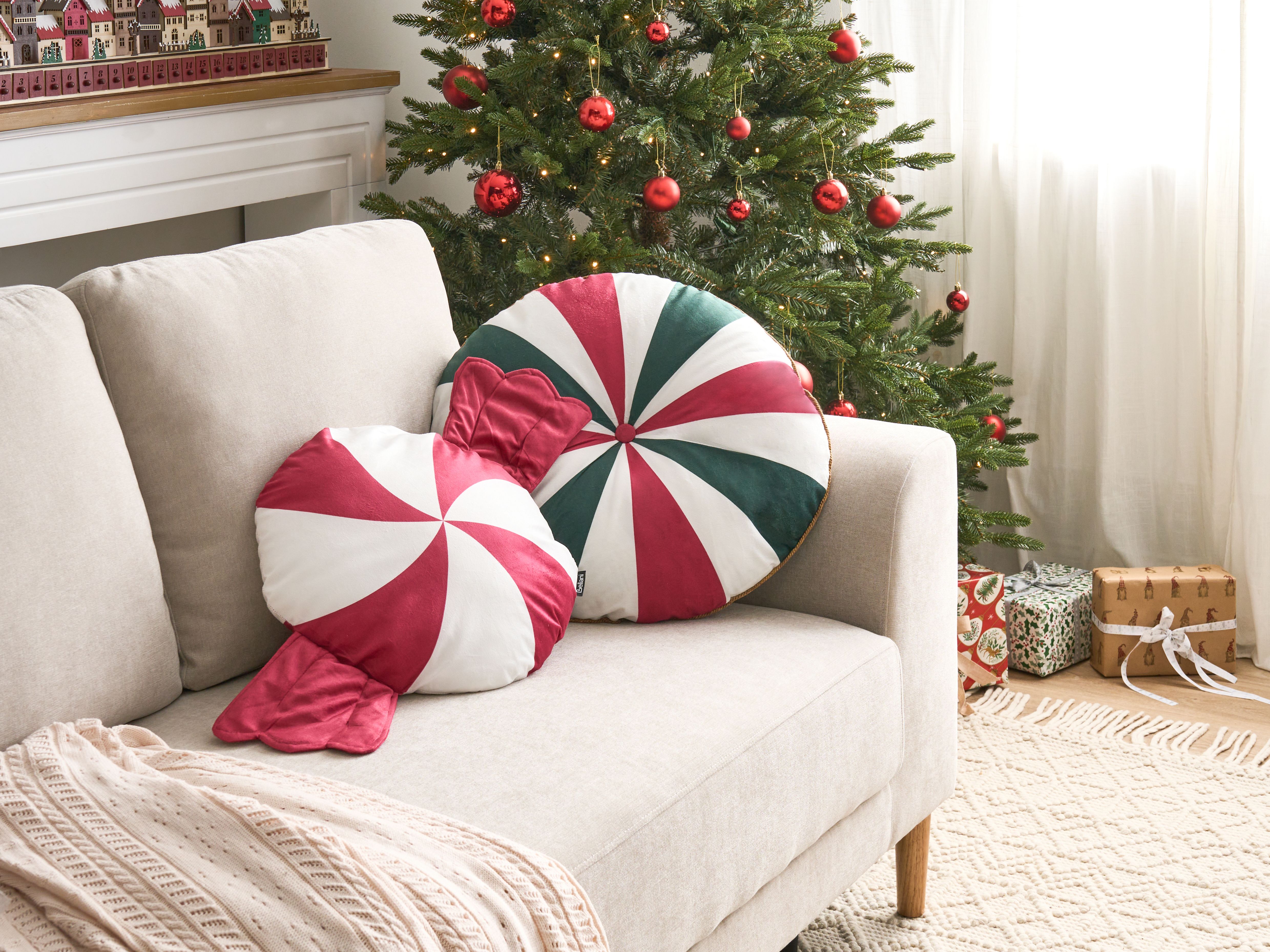 Set of 2 Decorative Cushions TWIRL TREATS Velvet 55 x 55 cm 40 x 40 cm Multicolour Christmas Motif