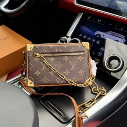 Trunk1:1High-quality replica