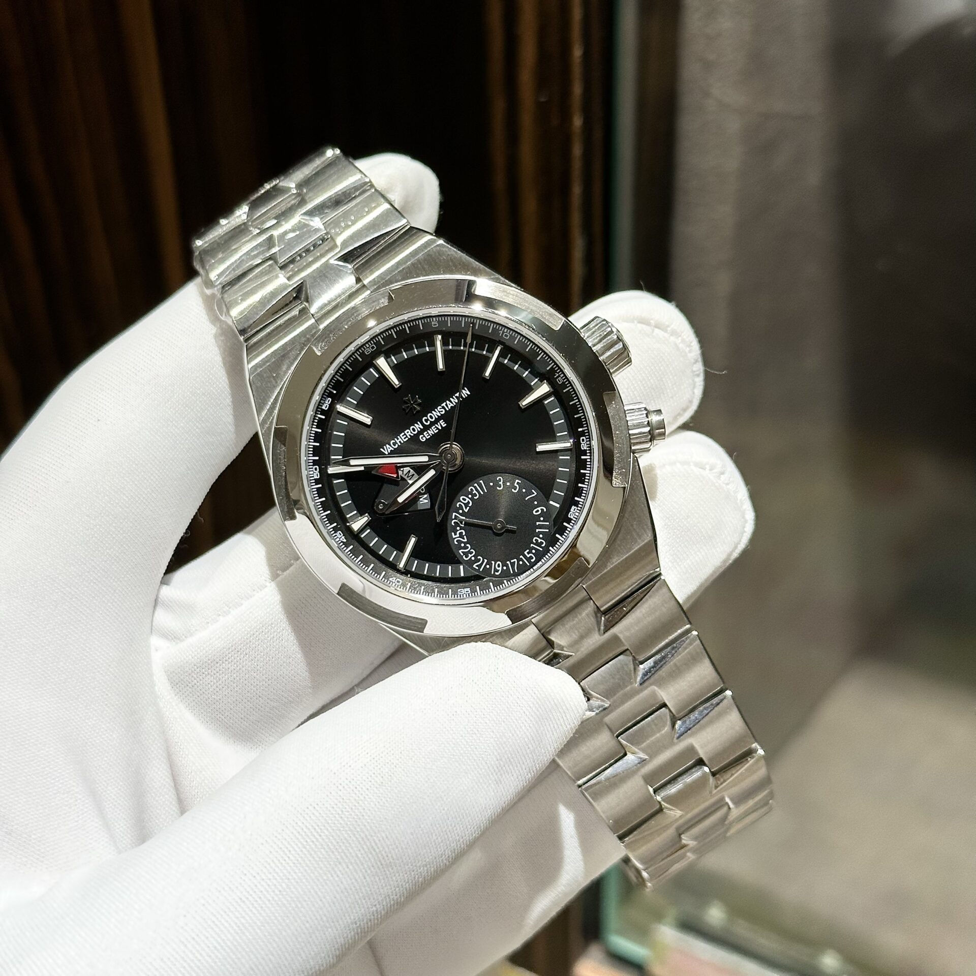 Vacheron Constantin Replica 1:1 Watch Overseas 7900V Dual Time Black Dial 41mm - Elite Watch Atelier