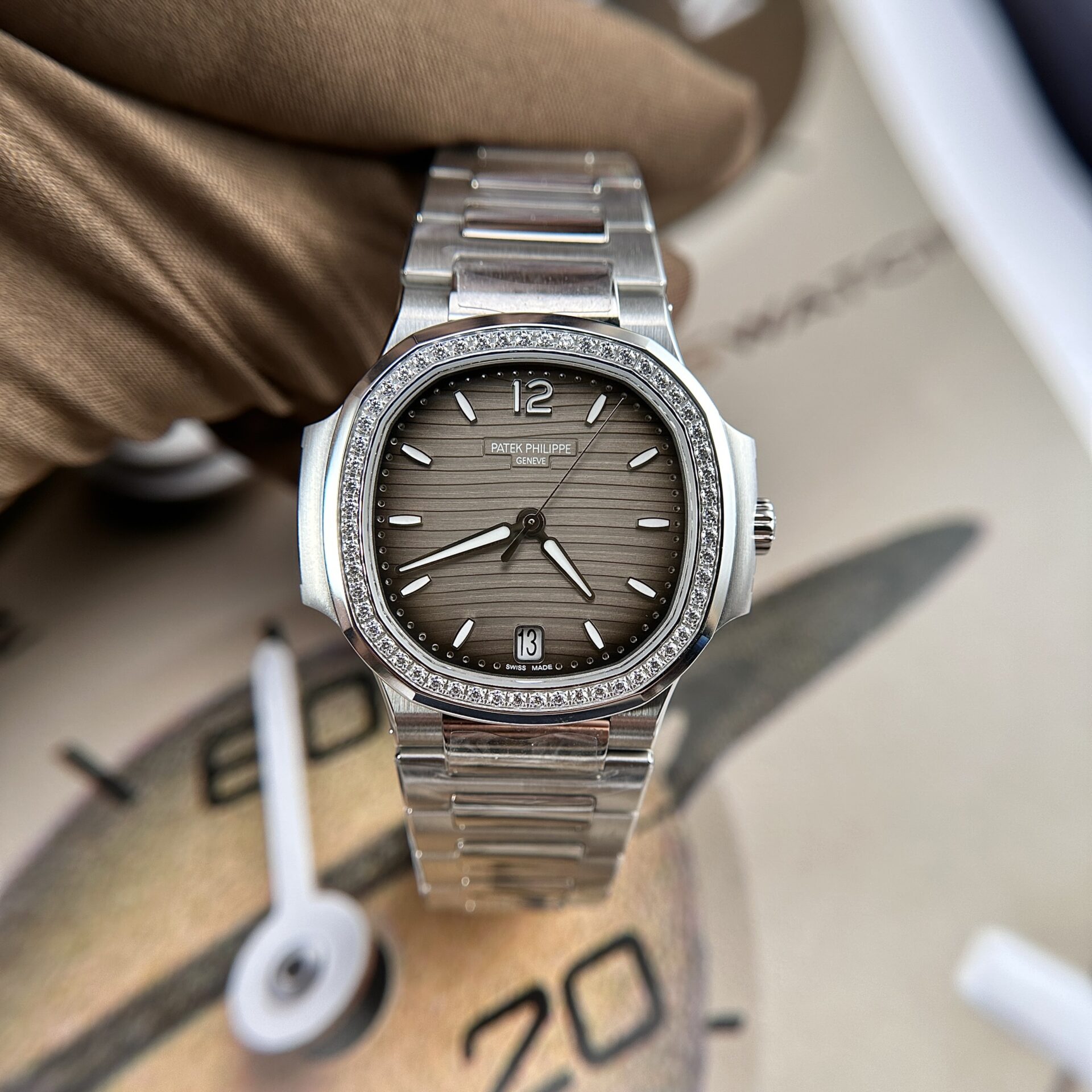 Patek Philippe Nautilus 7118 Replica Watch Grey Dial 3K Factory 35.2mm - Top club