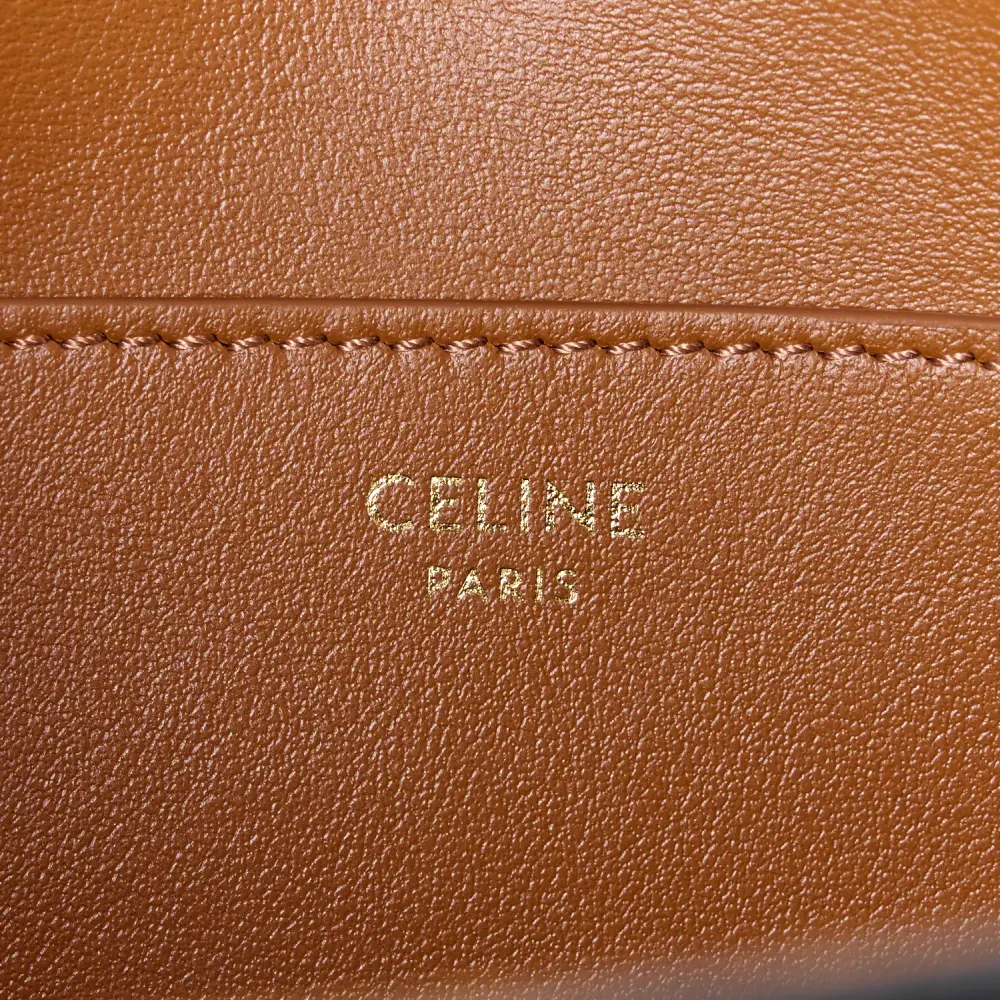 High-Quality Replica of Celine Tan Triomphe Small Tabou Clutch1:1High-quality replica