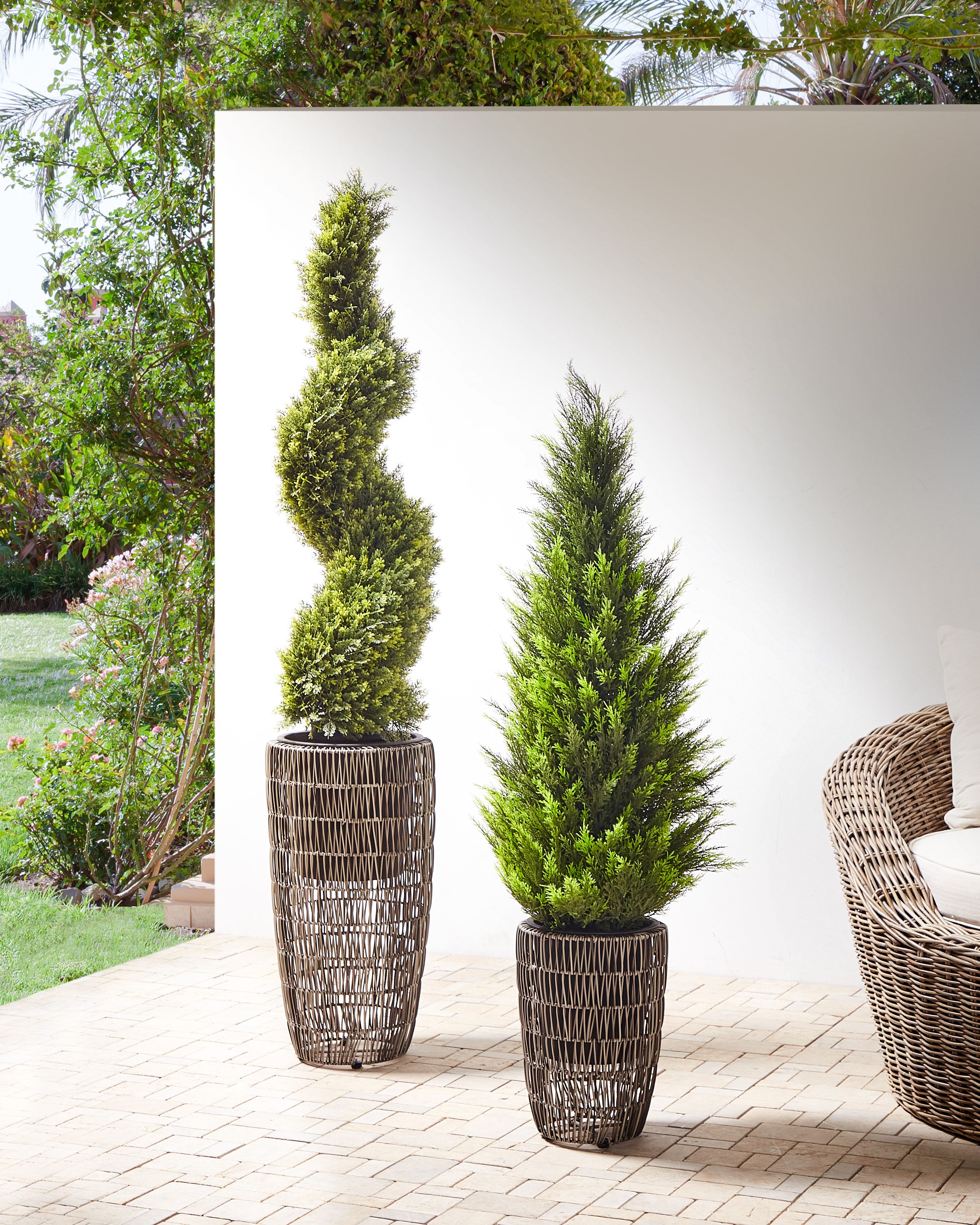 Set of 2 Plant Pots CHELONE PE Rattan 26/34 cm Brown