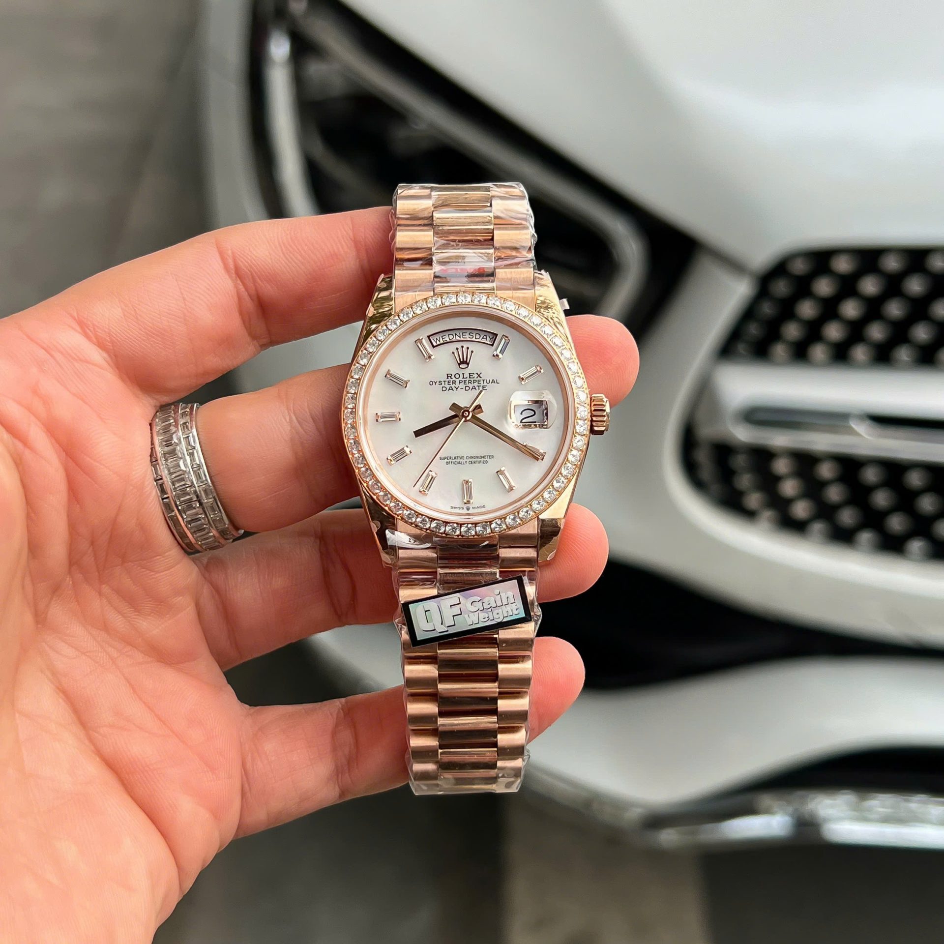 Rolex Day-Date Dial MOP Replica Watch Weight 158 ​​Grams Bezel Moissanite Diamonds QF Factory 36mm - Elite Watch Atelier