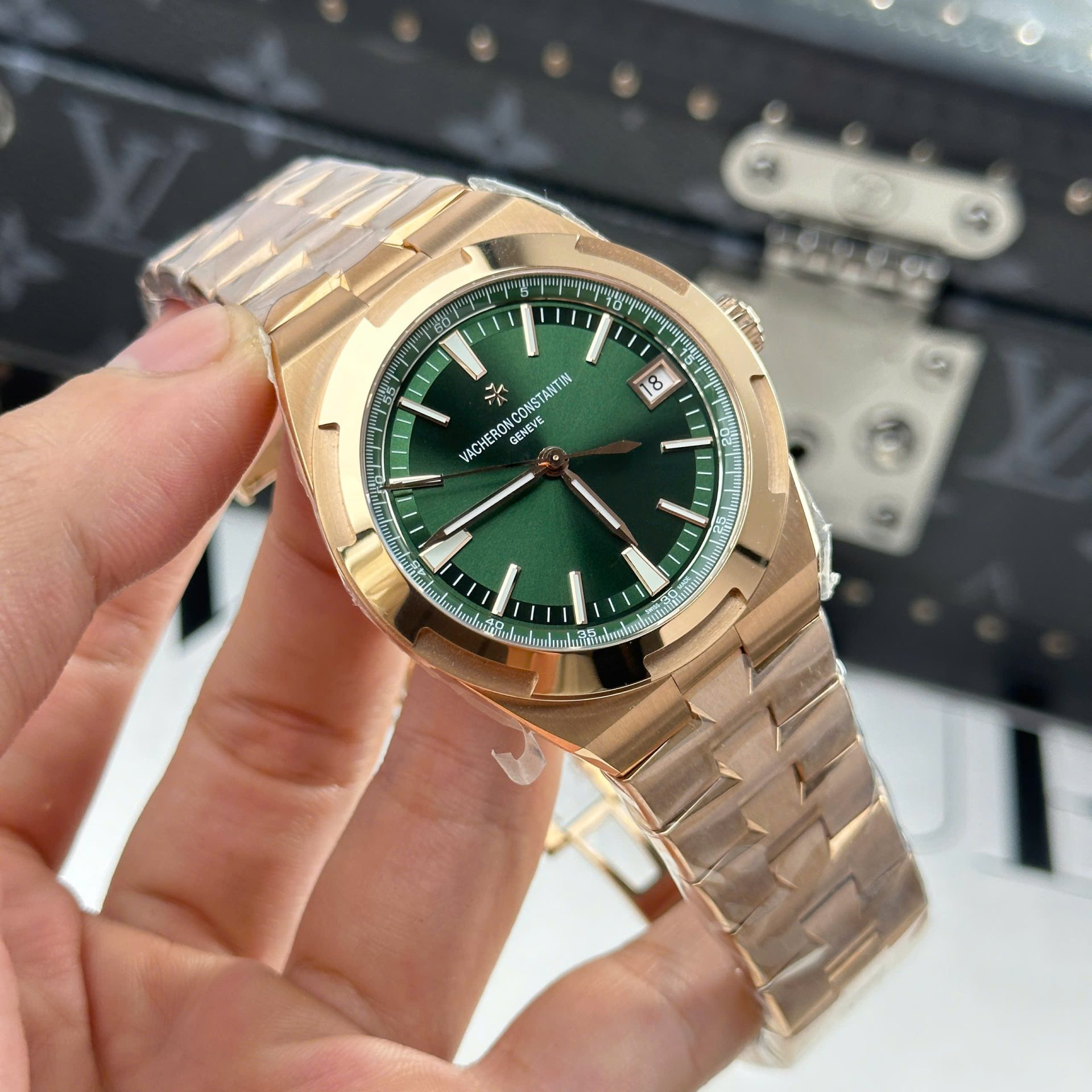 Vacheron Constantin Best Copies Watch Overseas 4500V Dial Green 41mm - Top club