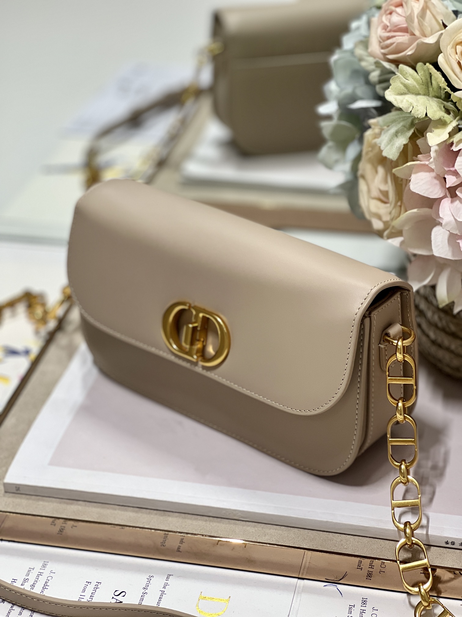 30 Montaigne Avenue Bag Black/White/Blue/Beige/Light Pink For Women 9 in/ 22.5cm M9260UMOA_M9001:1High-quality replica