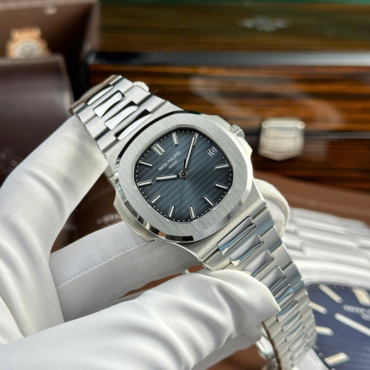 Patek Philippe Nautilus 5711 Replica Watch Refined Full Options Like Auth Top Top Quality 40mm - Top club