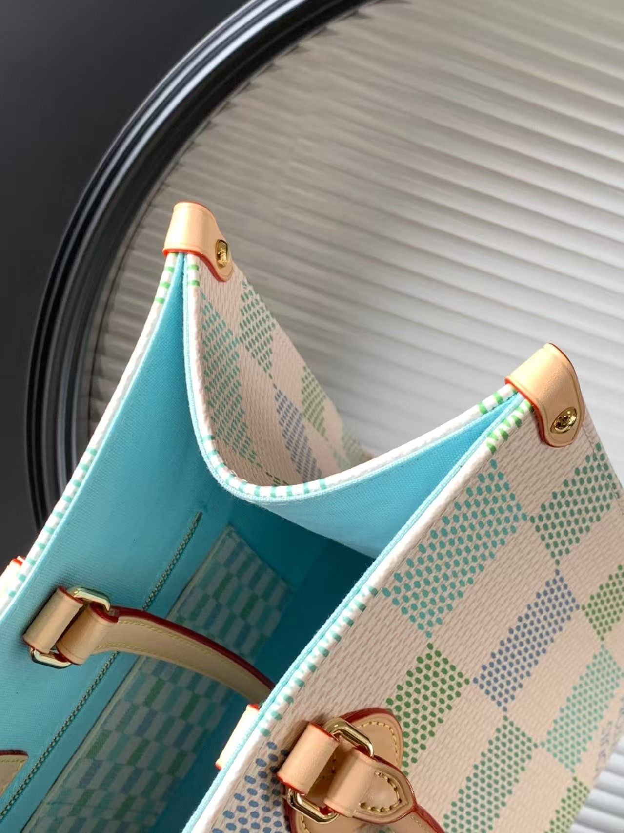 Louis Vuitton OnTheGo MM Bag1:1High-quality replica
