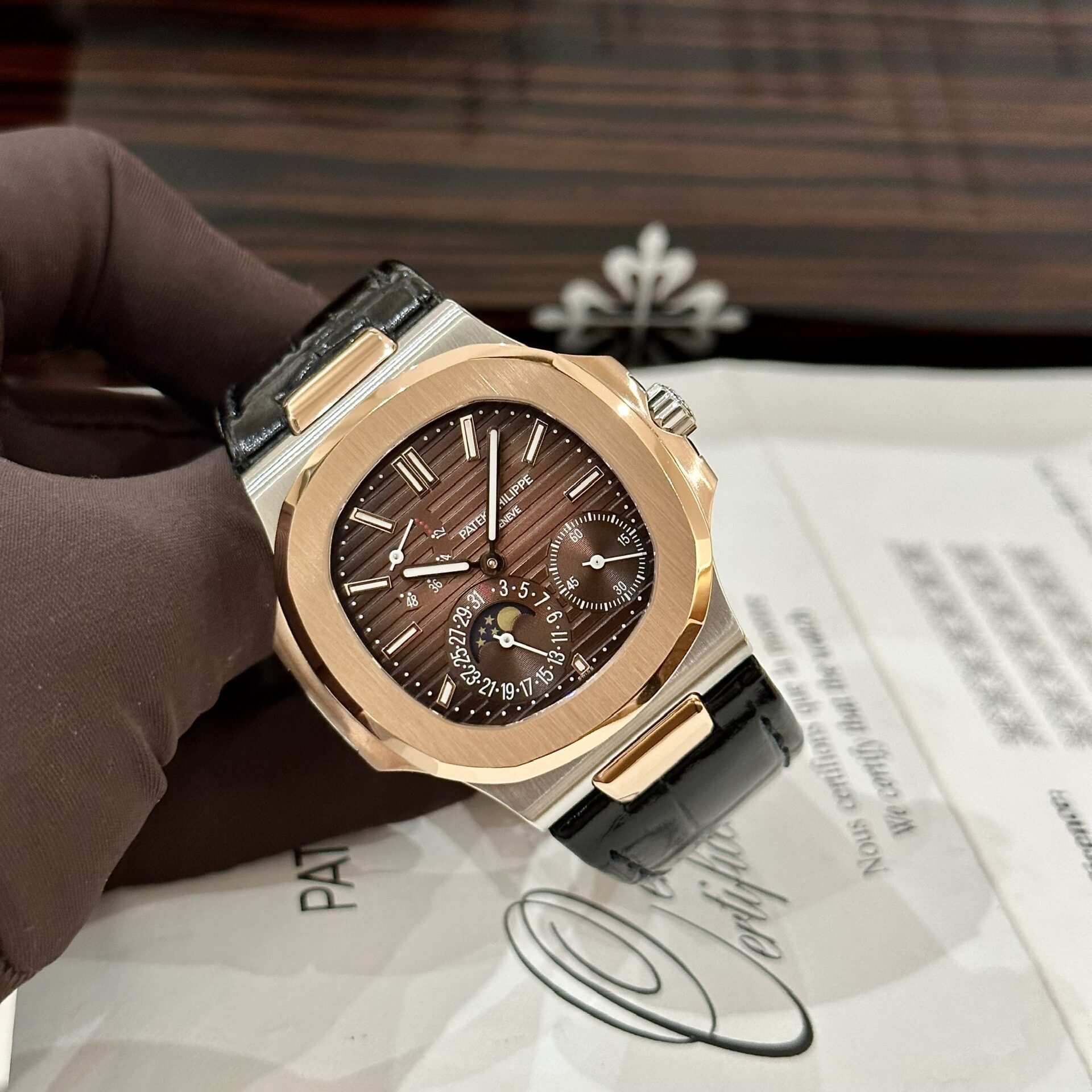 Patek Philippe Replica Watch Nautilus 5712 Demi Rose Gold Chocolate GRF 40mm - Elite Watch Atelier