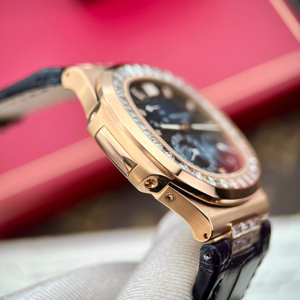 Patek Philippe Replica Watch Nautilus 5724R Gold Wrapped GR Factory 40mm - Top club