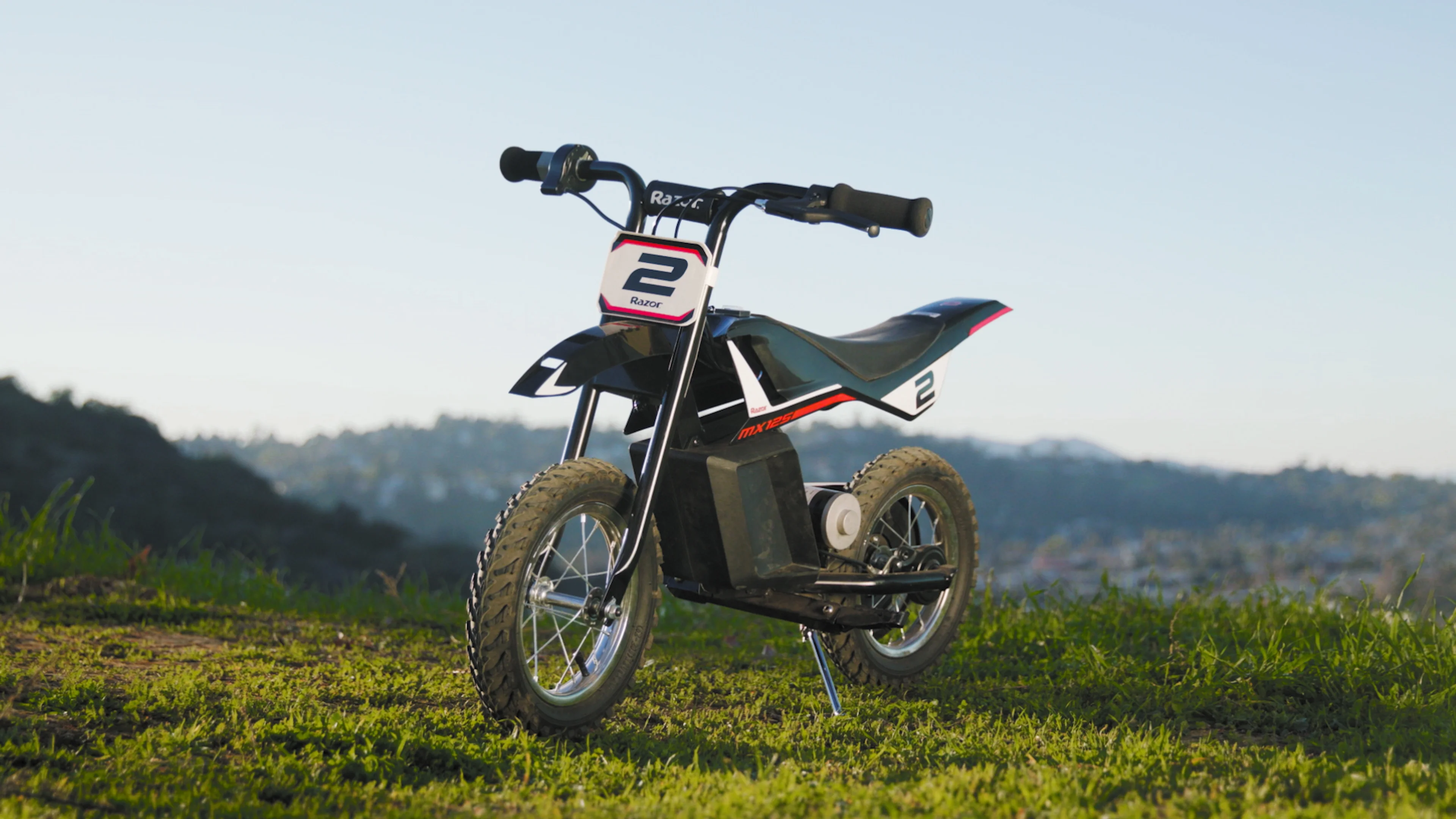 Razor Dirt Rocket MX125 Electric-Powered Dirt Bike - Black with Decal Included, for Child 5+ - Image 17