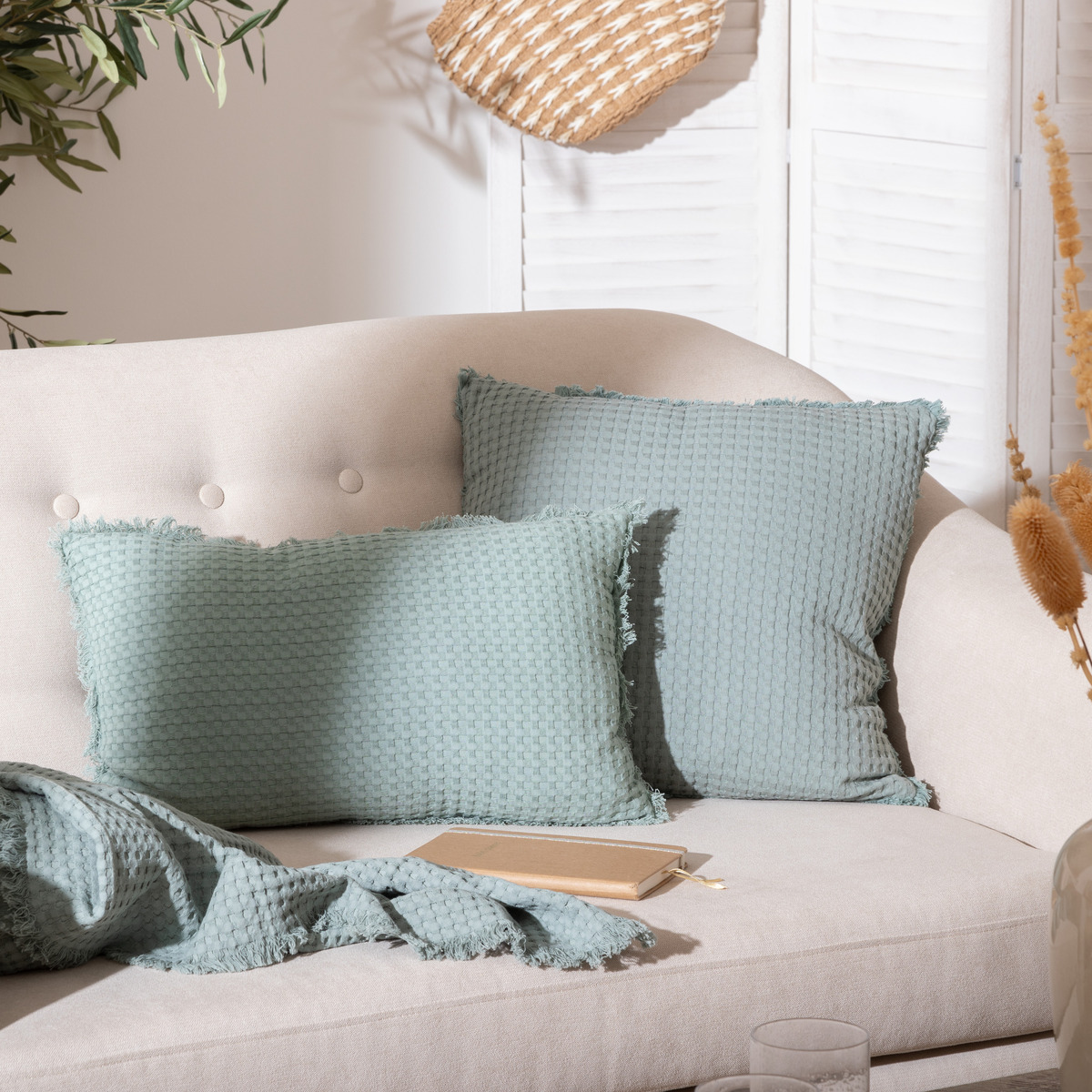 "Widdy" honeycomb cushion Celadon green, 30x50 cm