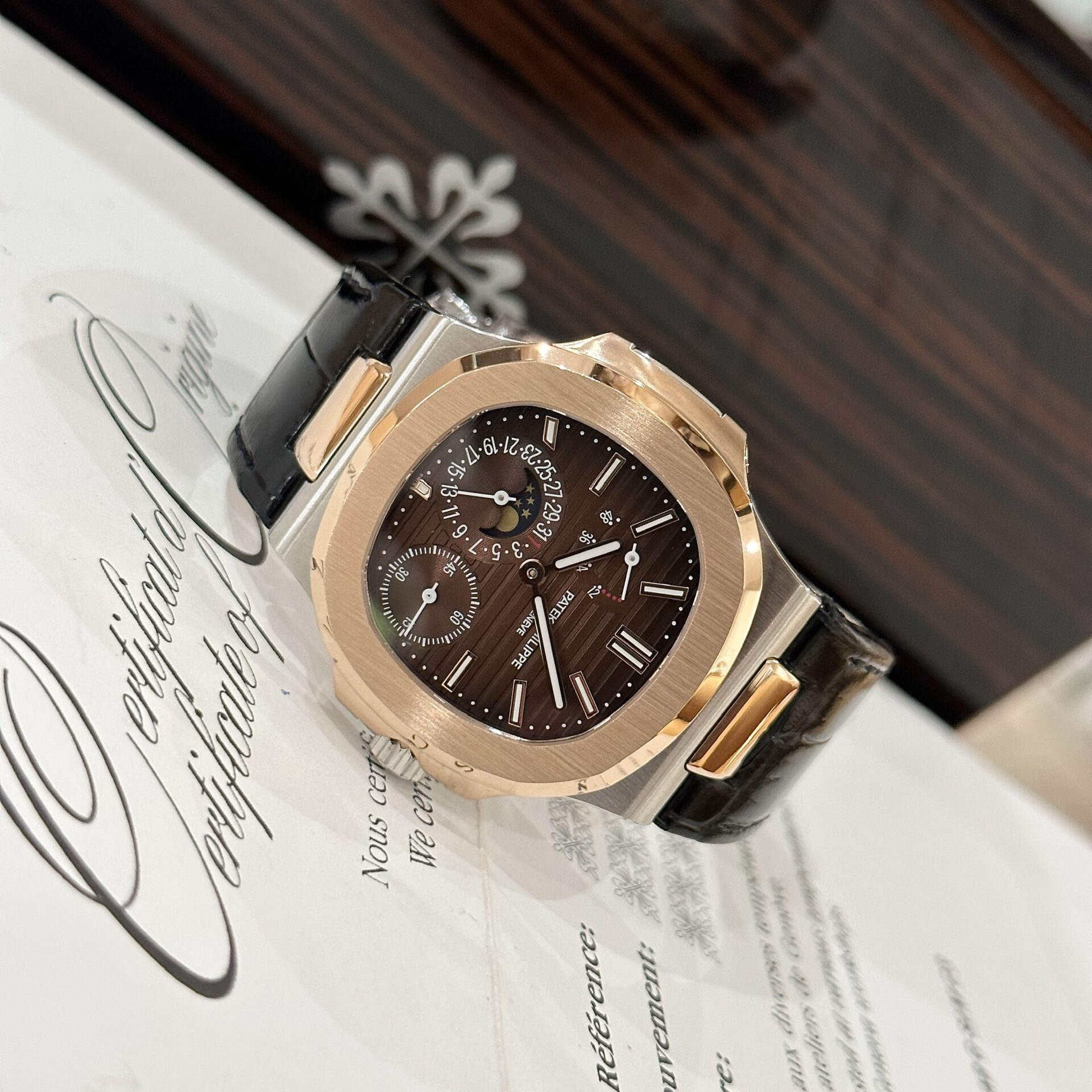 Patek Philippe Replica Watch Nautilus 5712 Demi Rose Gold Chocolate GRF 40mm - Top club