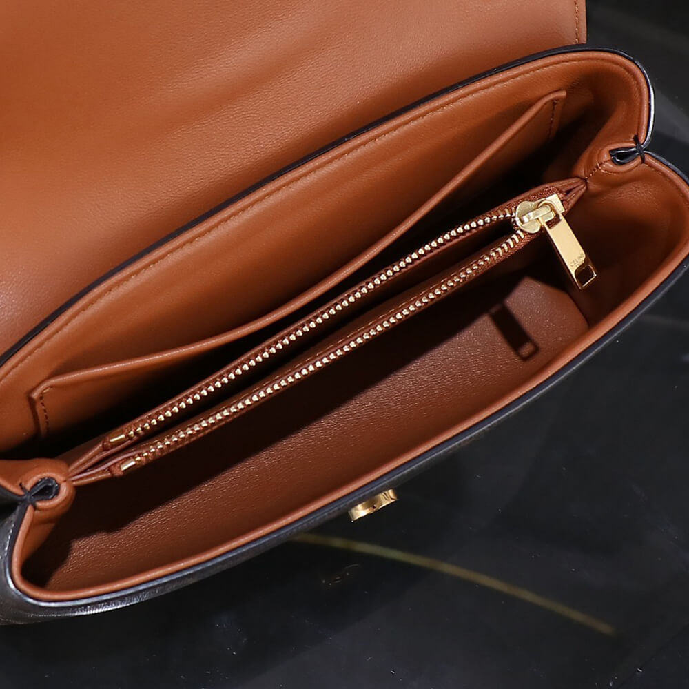 CELINE TEEN CELINE VICTOIRE BAG in Triomphe Canvas1:1High-quality replica