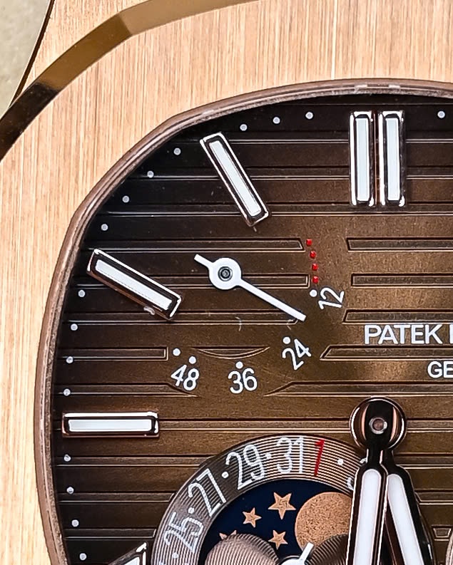 Patek Philippe Replica 1:1 Watch Nautilus 5712R 18K Solid Gold 40mm - Elite Watch Atelier