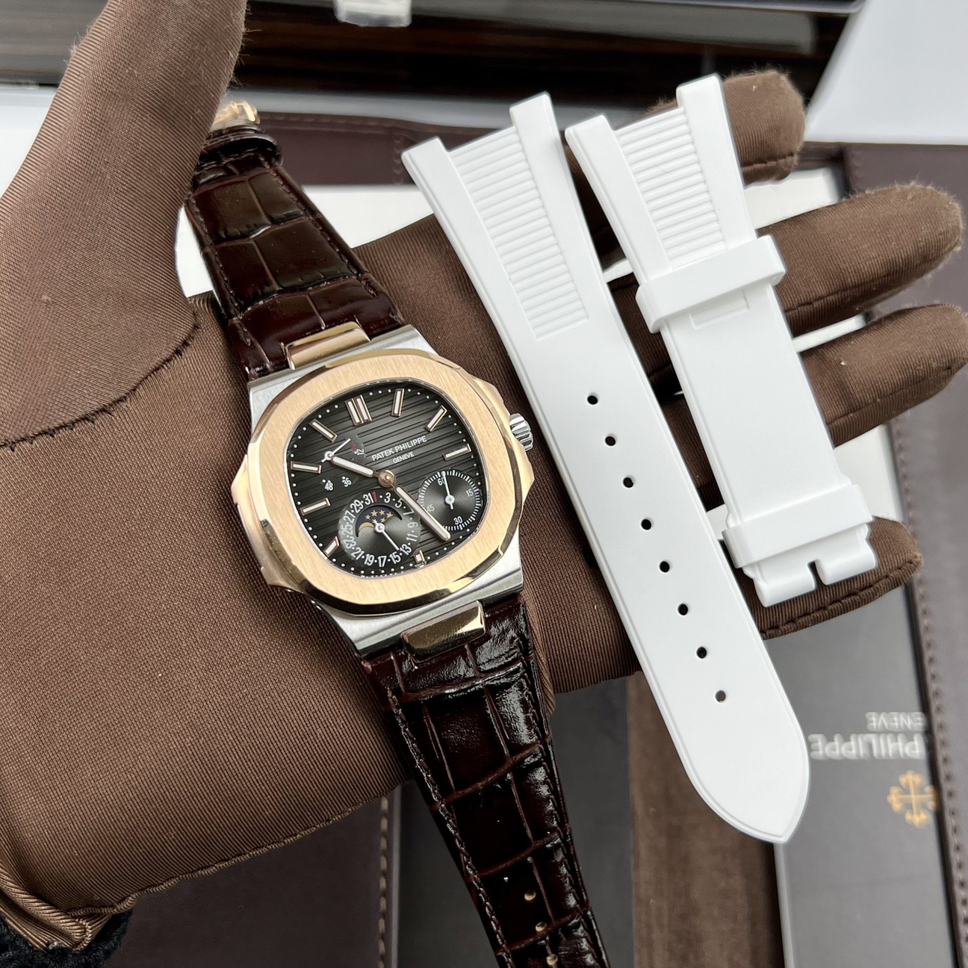 Patek Philippe Replica Watch Nautilus 5712 Demi Rose Gold GR Factory 40mm - Elite Watch Atelier